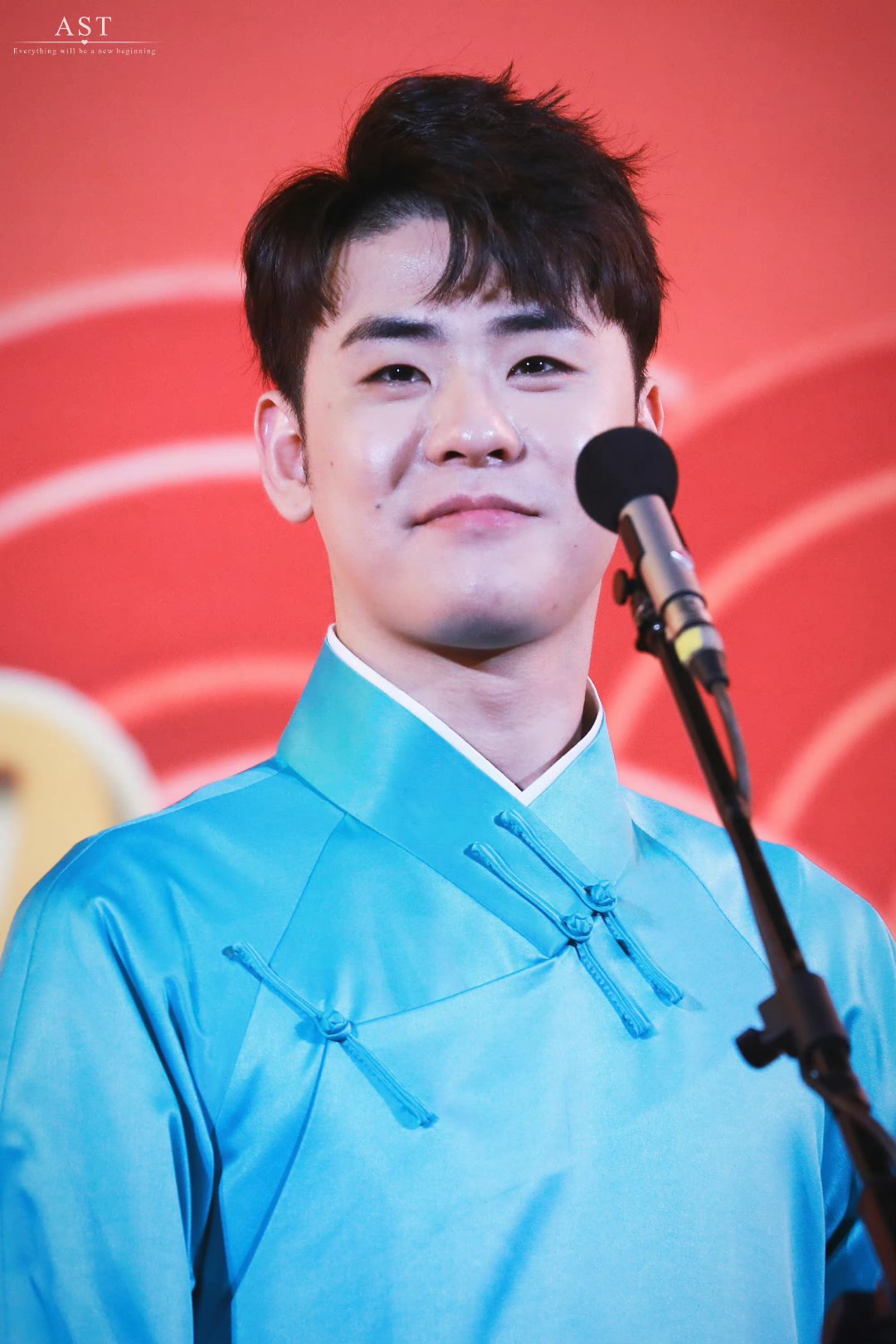 张云雷上青云不插电之夜# 愿你的眼睛里永远只看到笑容,愿你以后每个