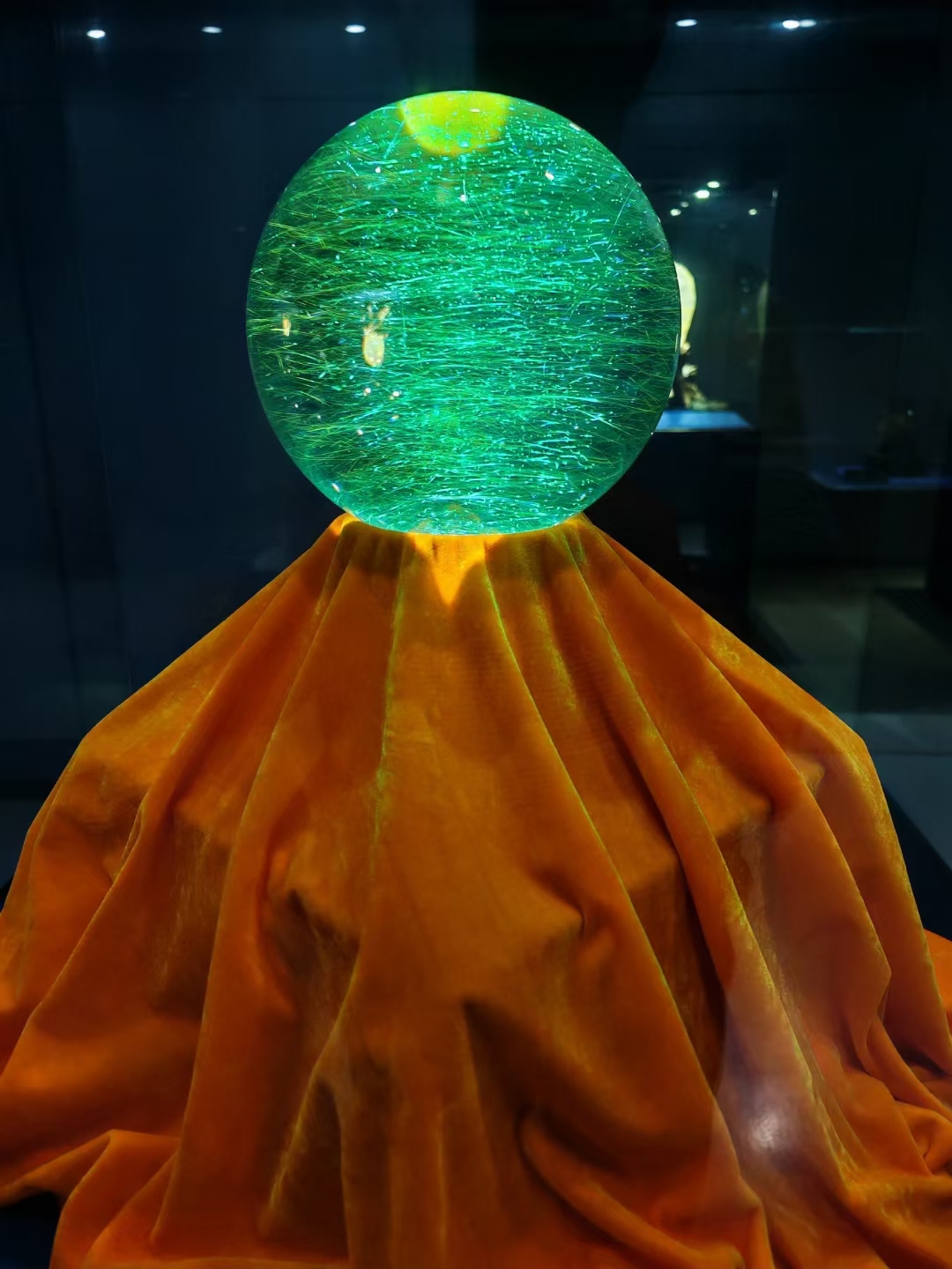 价值3亿的水晶球,连云港中国水晶博物馆馆藏珍品"金发丝水晶球".