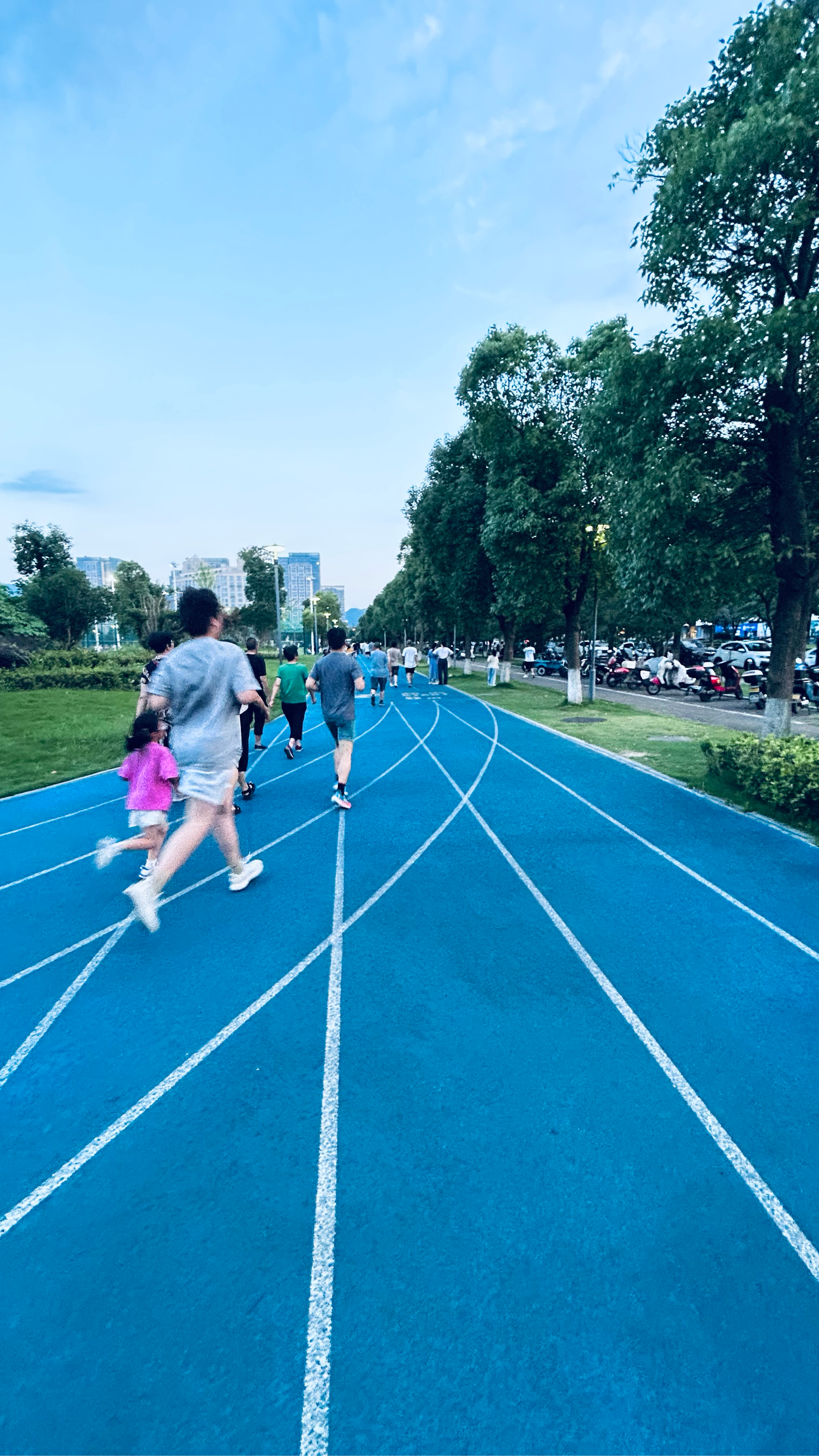 北仑青年体育公园.该公园位于新碶长江路以东,黄山路以南,岷山路以北.