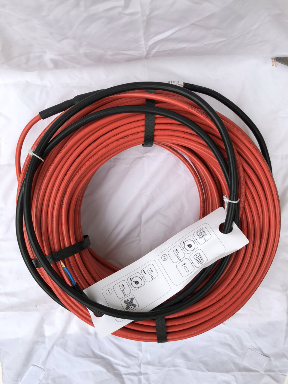 丹佛斯电地暖,发热稳定,使用寿命长,一次安装,无需售后保养.客户使用2