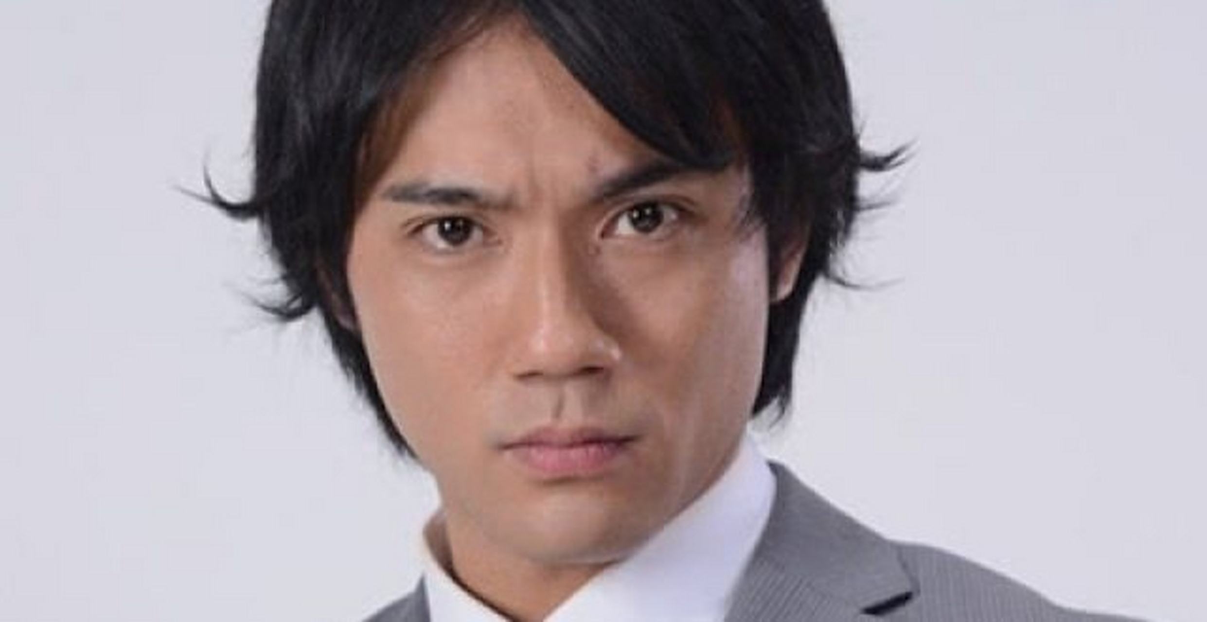 大家好,今天我们来看一下赛罗奥特曼,的人间体令人  这两幅图的令人