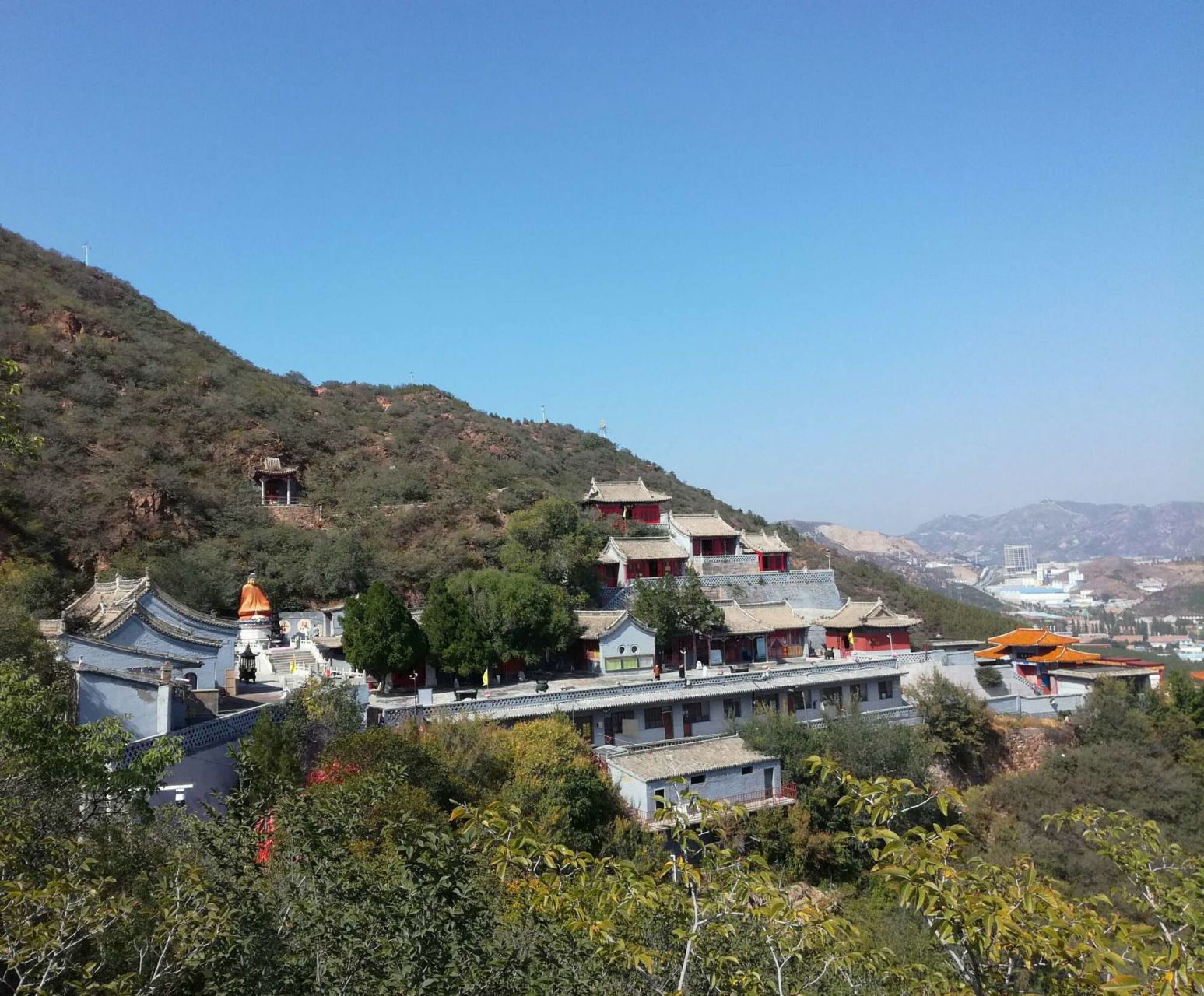 河北张家口市云泉寺,位于赐儿山中.山峰秀丽,风景如画.