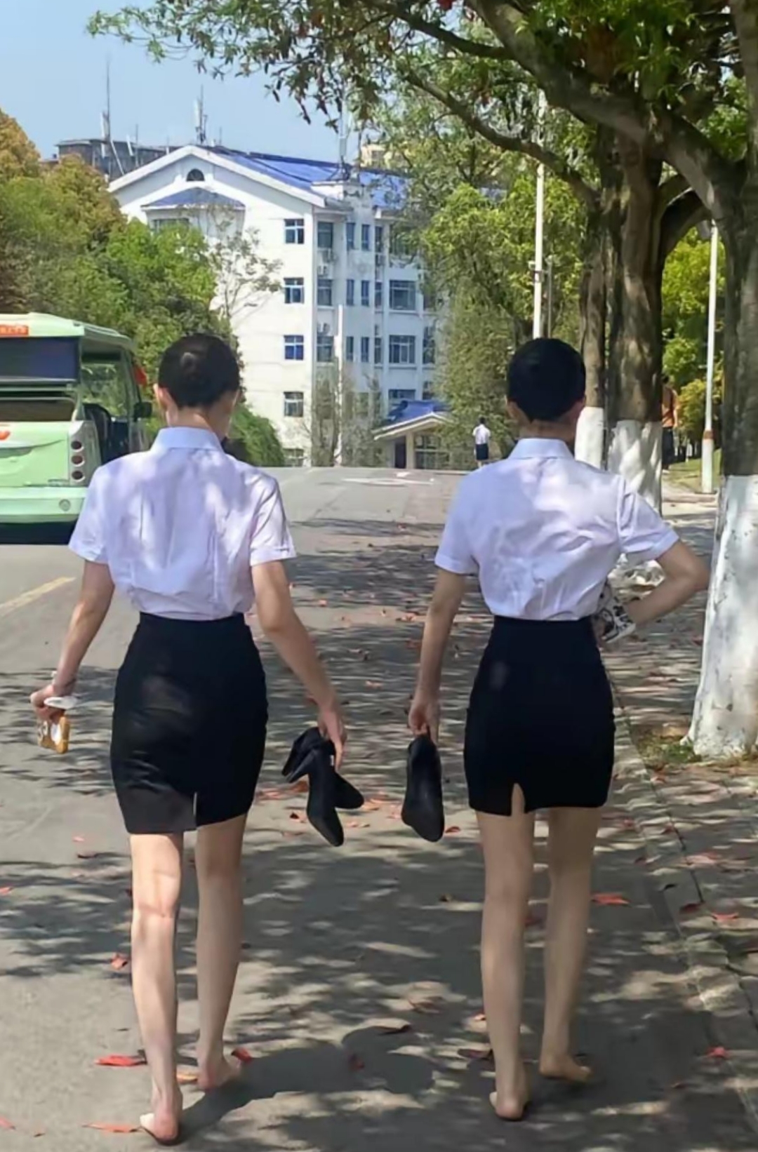 难道赤脚走在路上不烫脚吗?#热点引擎计划