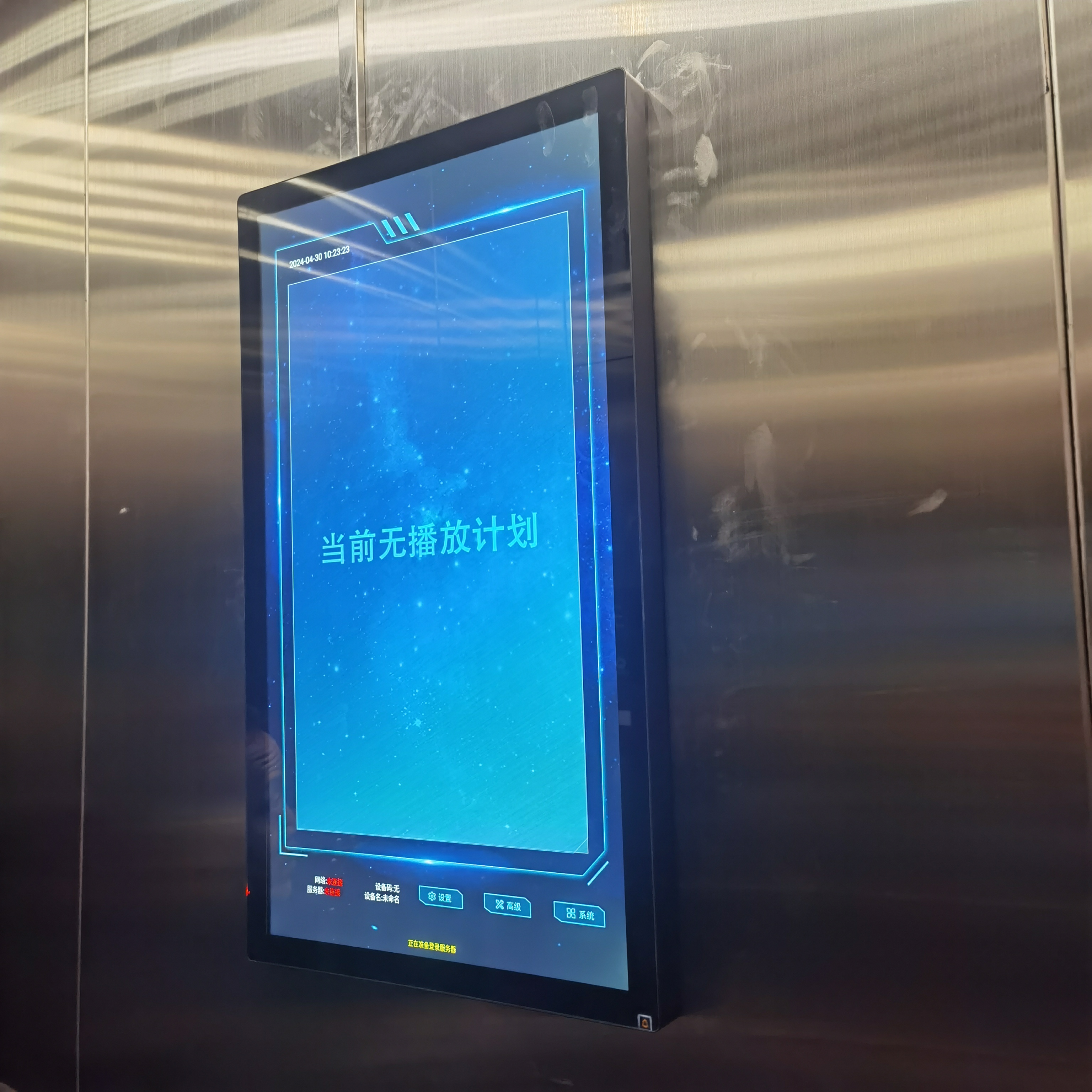 越宇商显电梯广告机安装展示