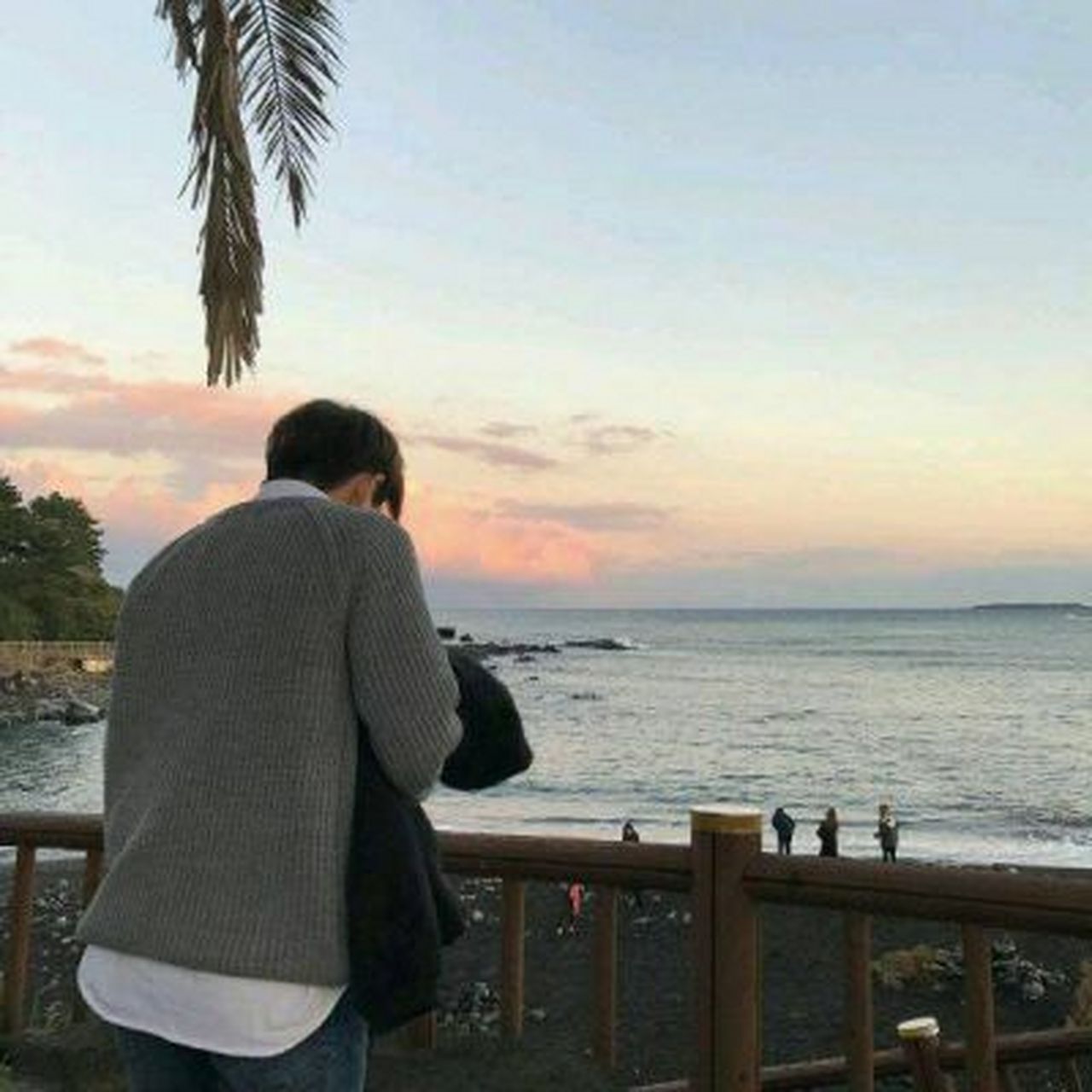 男人 站稳了,就是精品一件 倒下了,就是垃圾一堆 放弃了,你就是笑话一