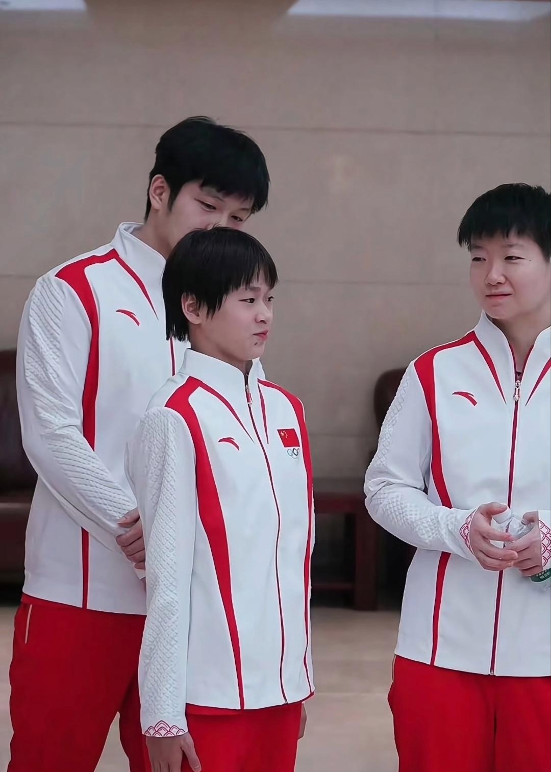 惊艳全世界, 玲珑众人夸.