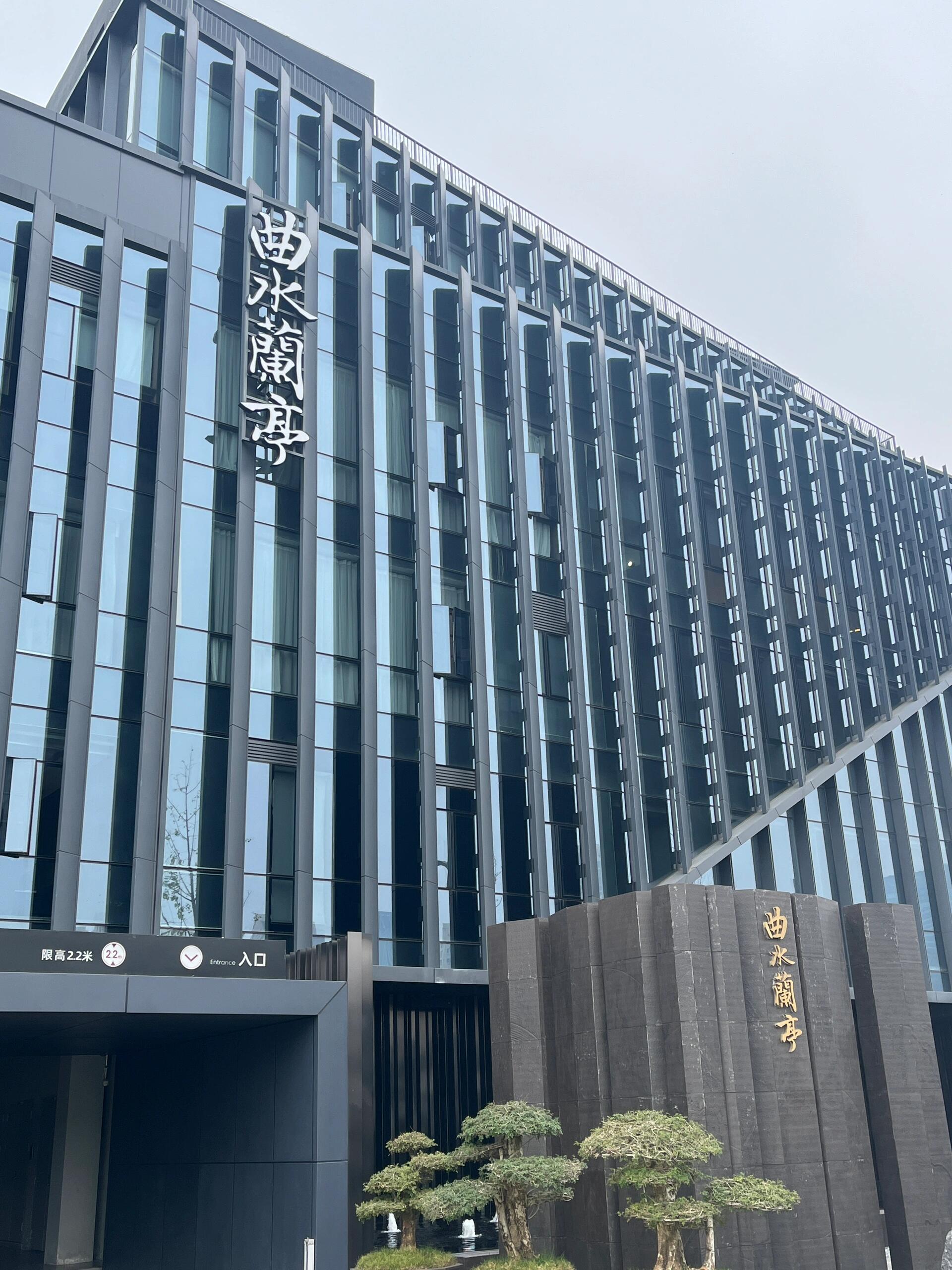哇塞,这龙虾和扇贝的盛宴太诱人了,我已经迫不及待想要开动啦!