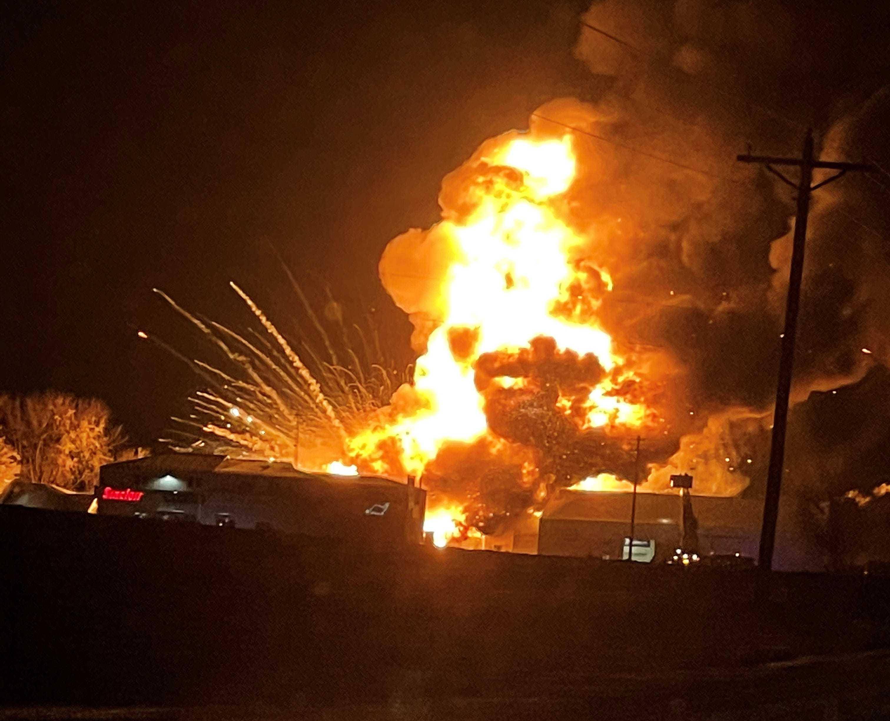 爆炸惊雷!美军基地突遭导弹袭击,背后真相令人震惊!