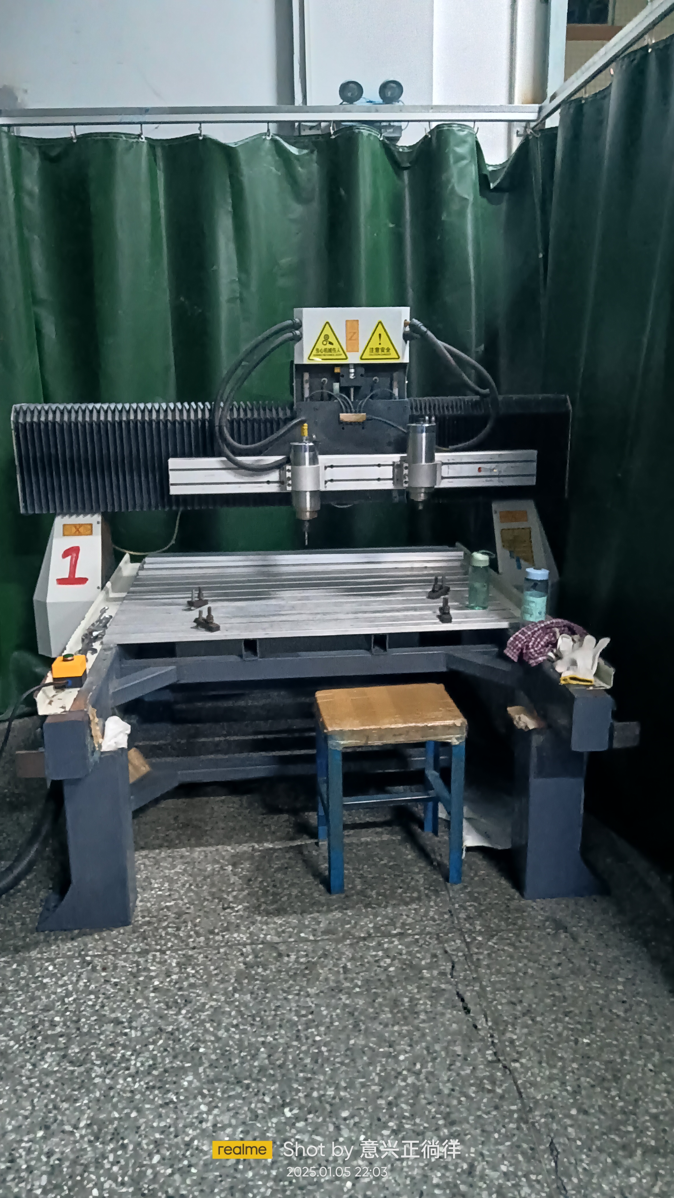 天涯奔波钱难赚,一缕辛酸怅然中.#拍拍身边事