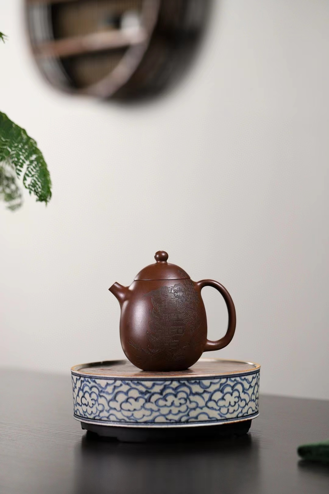 景舟紫泥,280cc 刻绘:研高郭超钢刻绘"黄鹤楼" 龙蛋壶,以