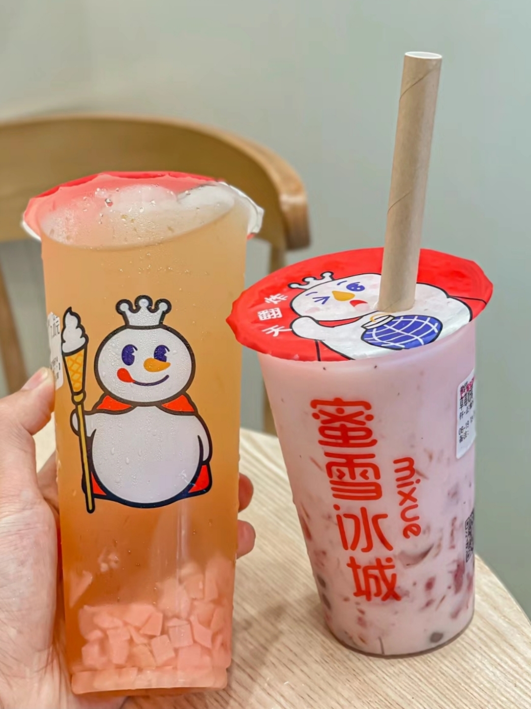 热到快要爆了, 去新开的蜜雪冰城来两杯蜜雪冰茶, 清凉又解渴, 真是