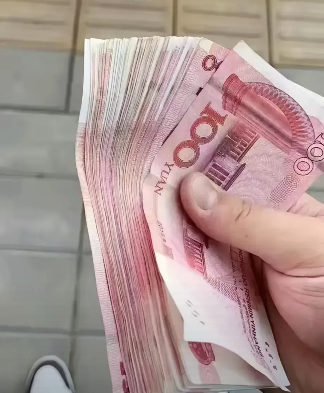 800块钱现金图片图片