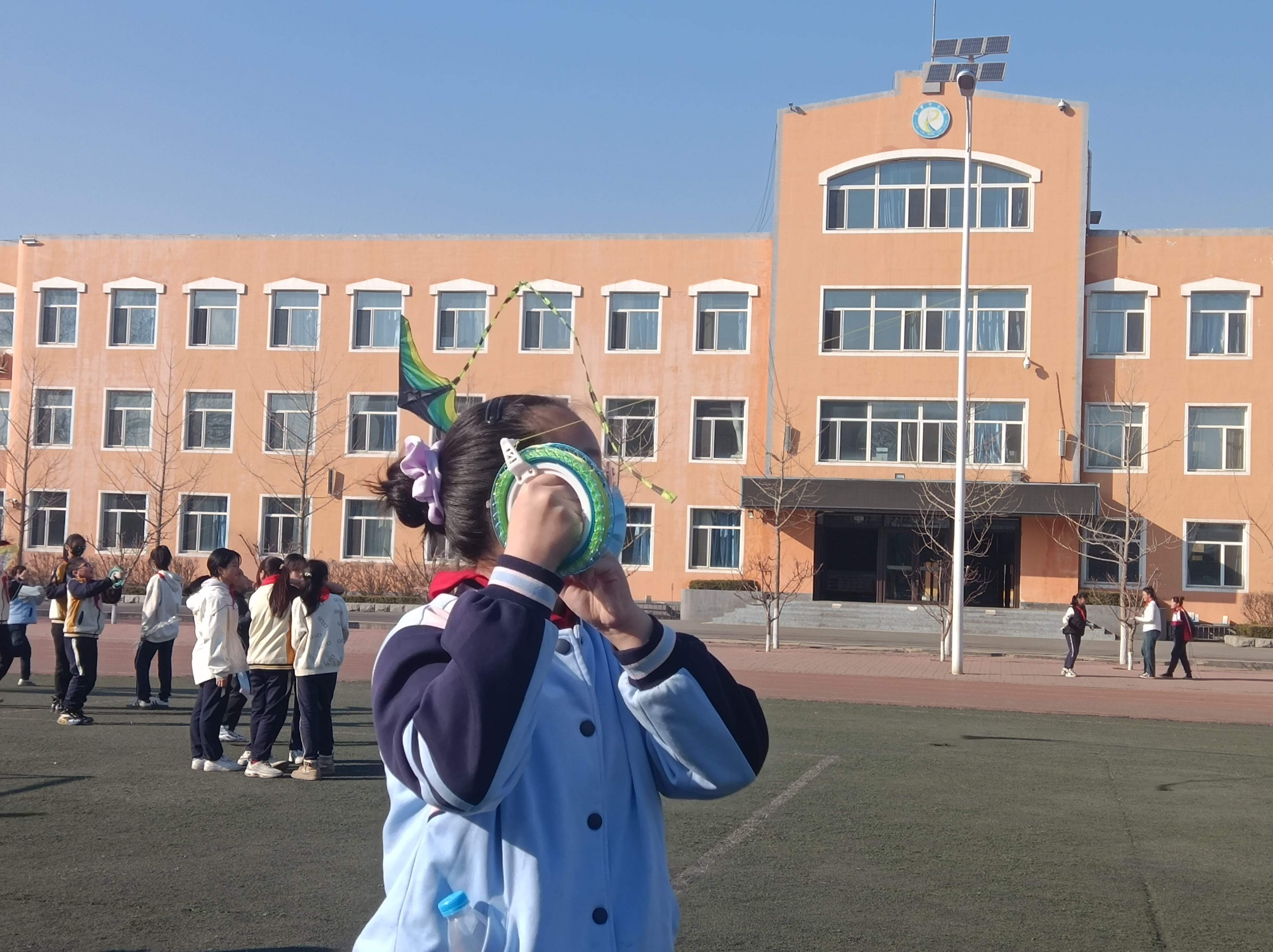 [鼓掌]孩子们要动起来,学要学好