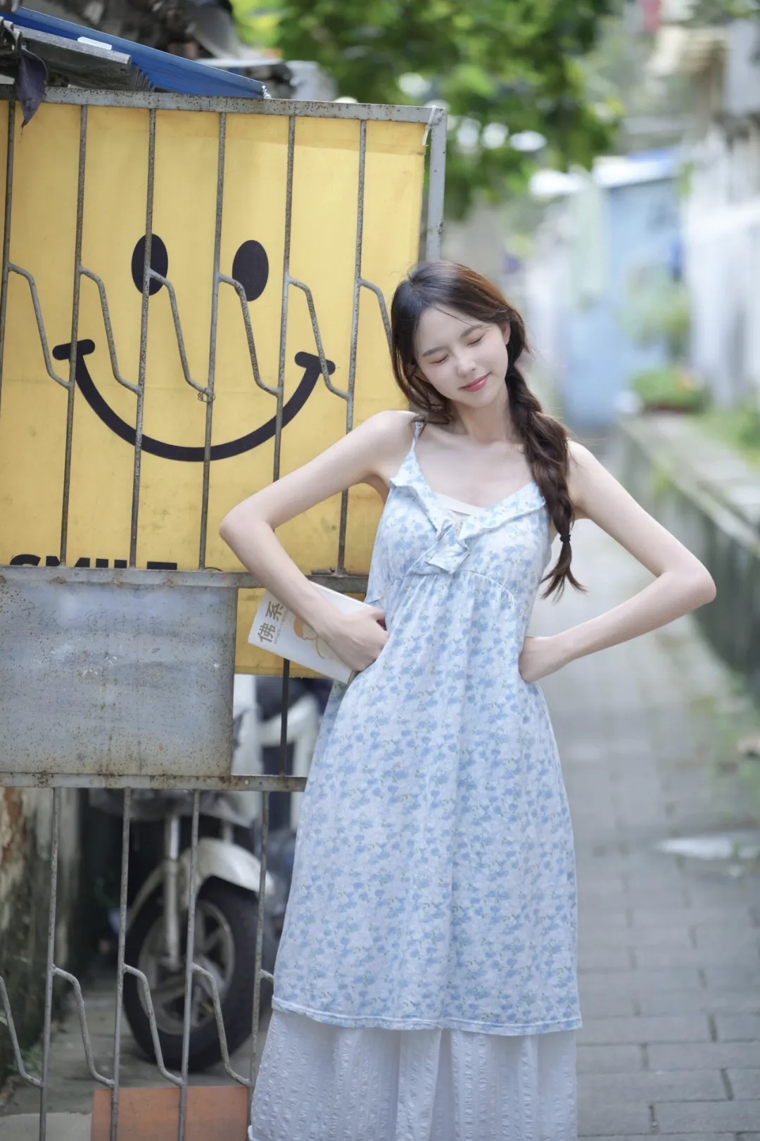 胡同里的清新碎花裙美少女#美丽与生活