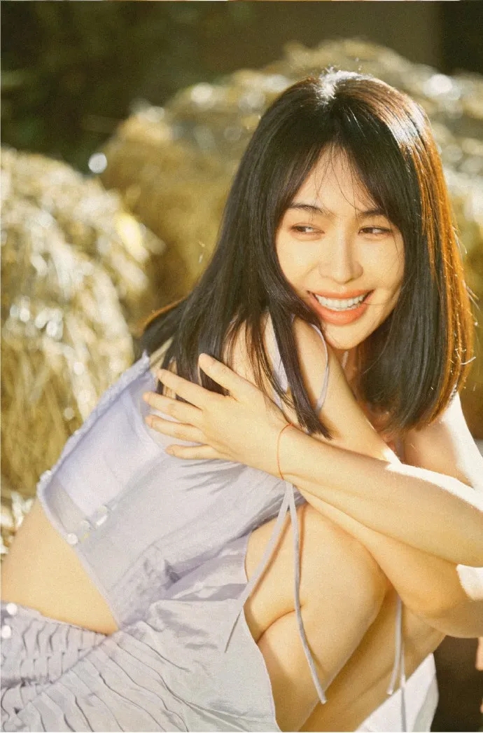 笑意嫣然的李菲儿