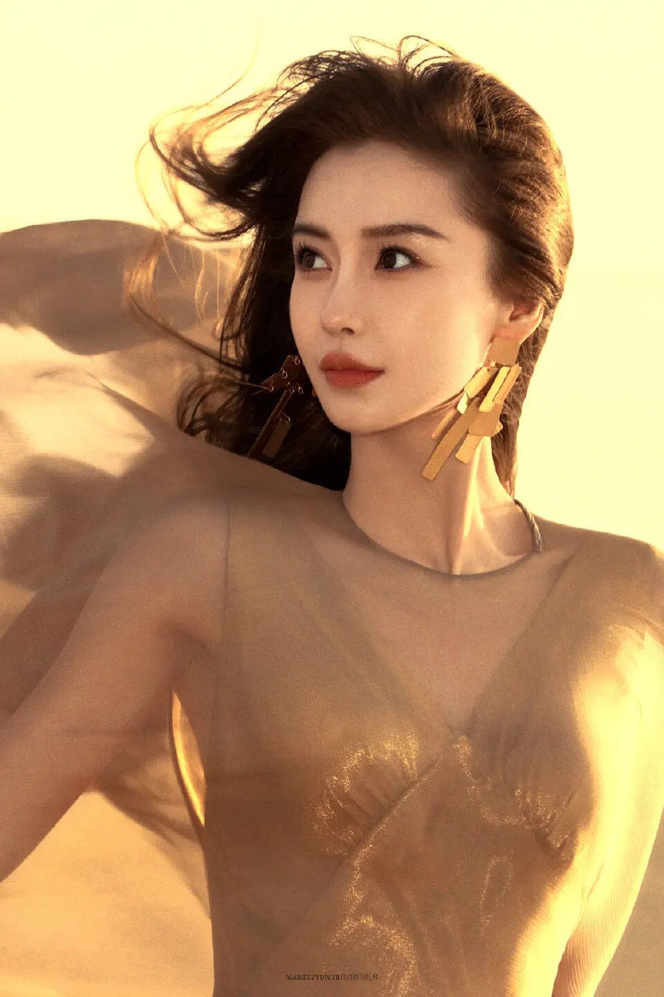 杨颖沙漠唯美写真大片