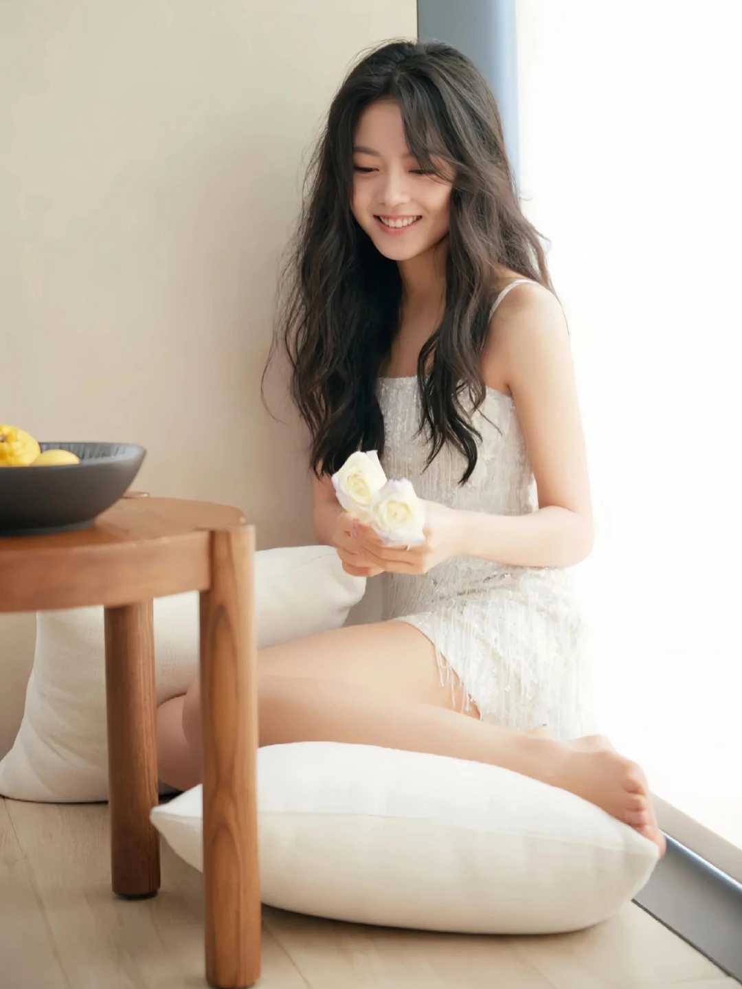 光着脚丫的赵今麦