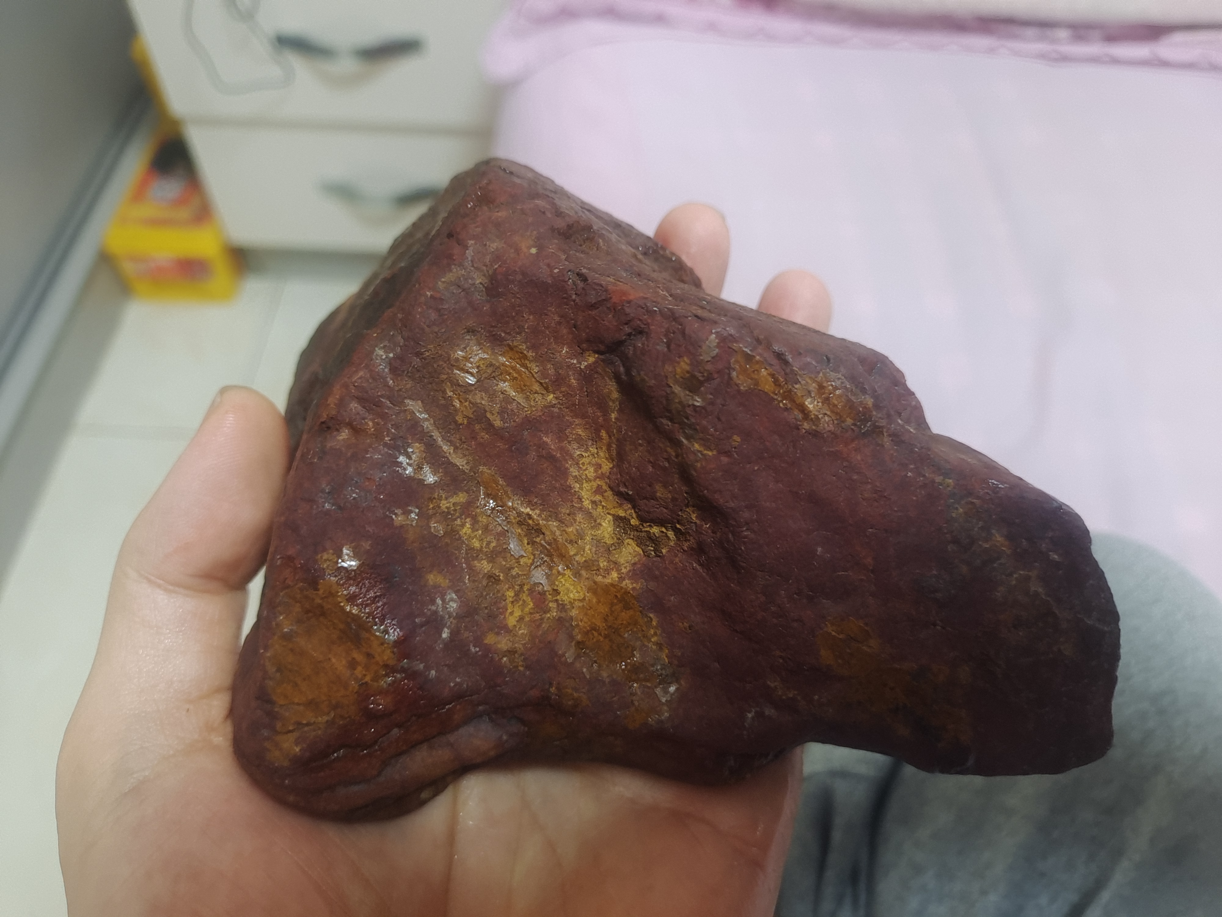 渭河捡到的一块红石头.