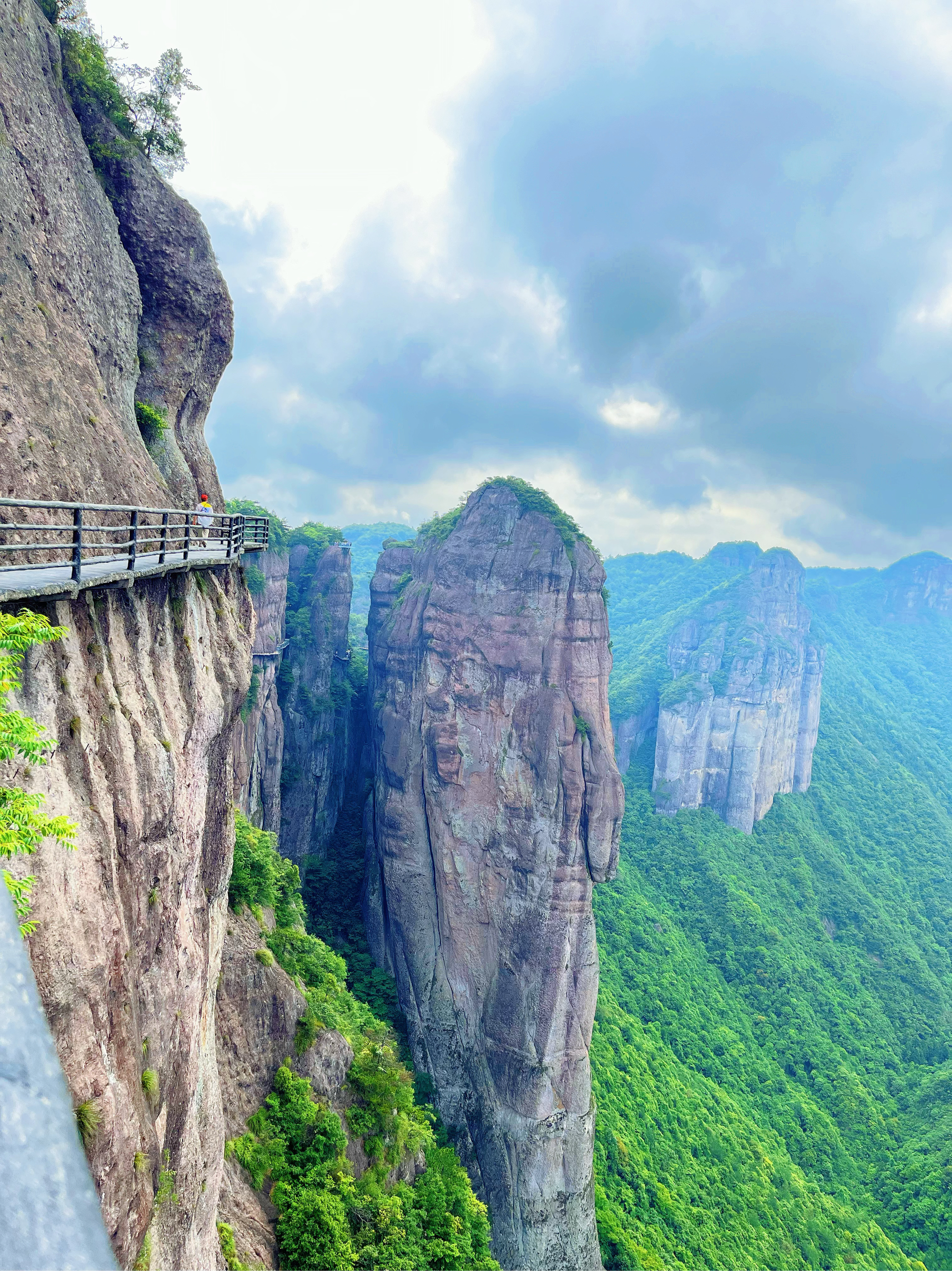 南屏山栈道图片