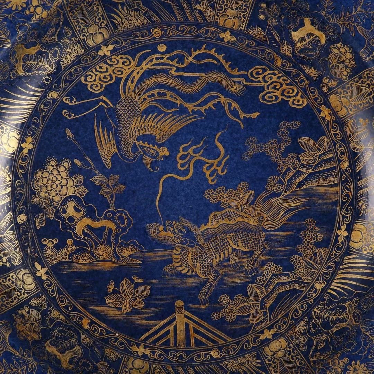 清光绪年制雪花蓝釉描金花卉瑞兽纹折腰大盘    尺寸:高度6 #盘盘老