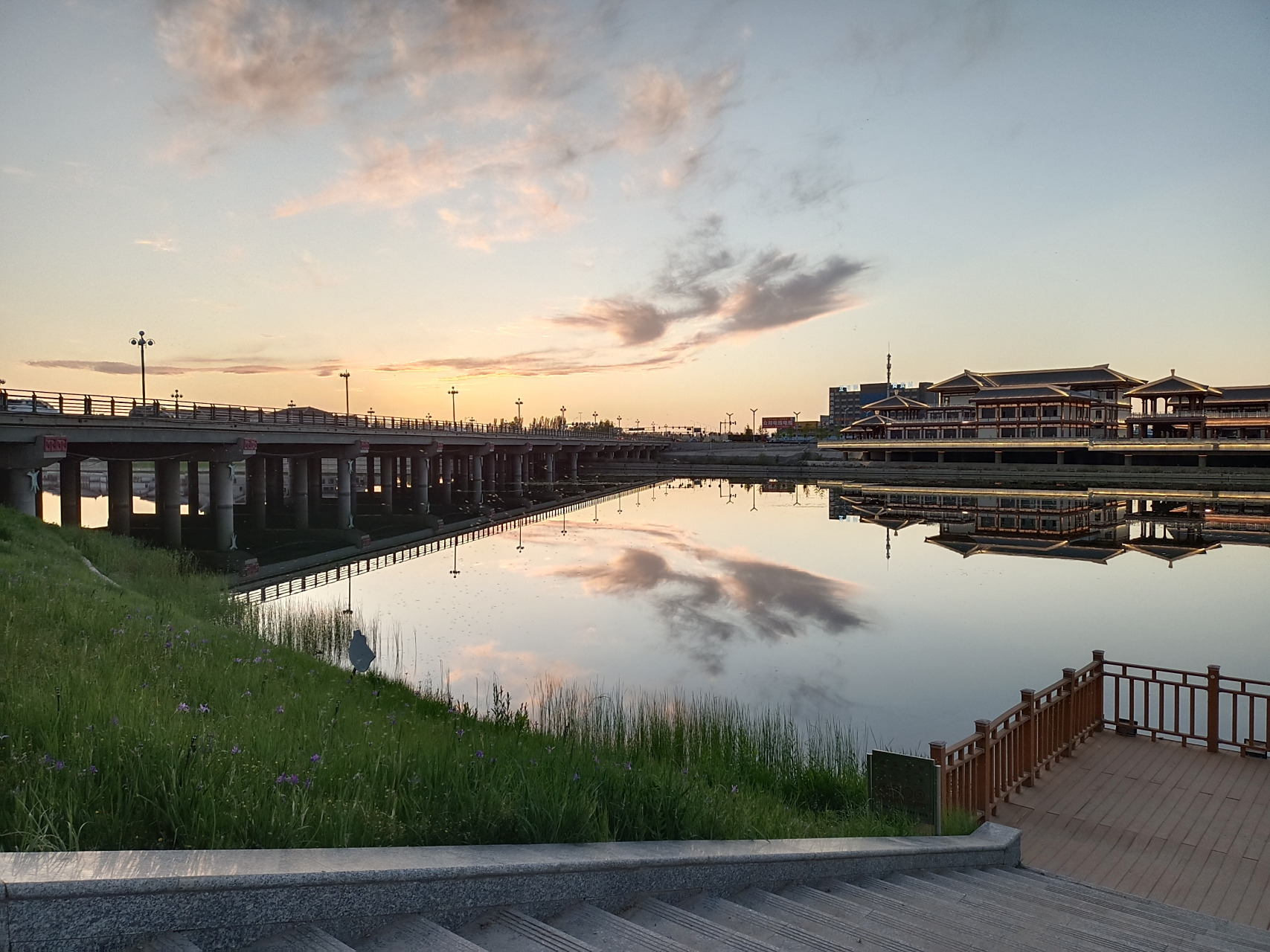 酒泉市肃州区 这条河叫北大河,是发源于祁连山的讨赖河的一段.