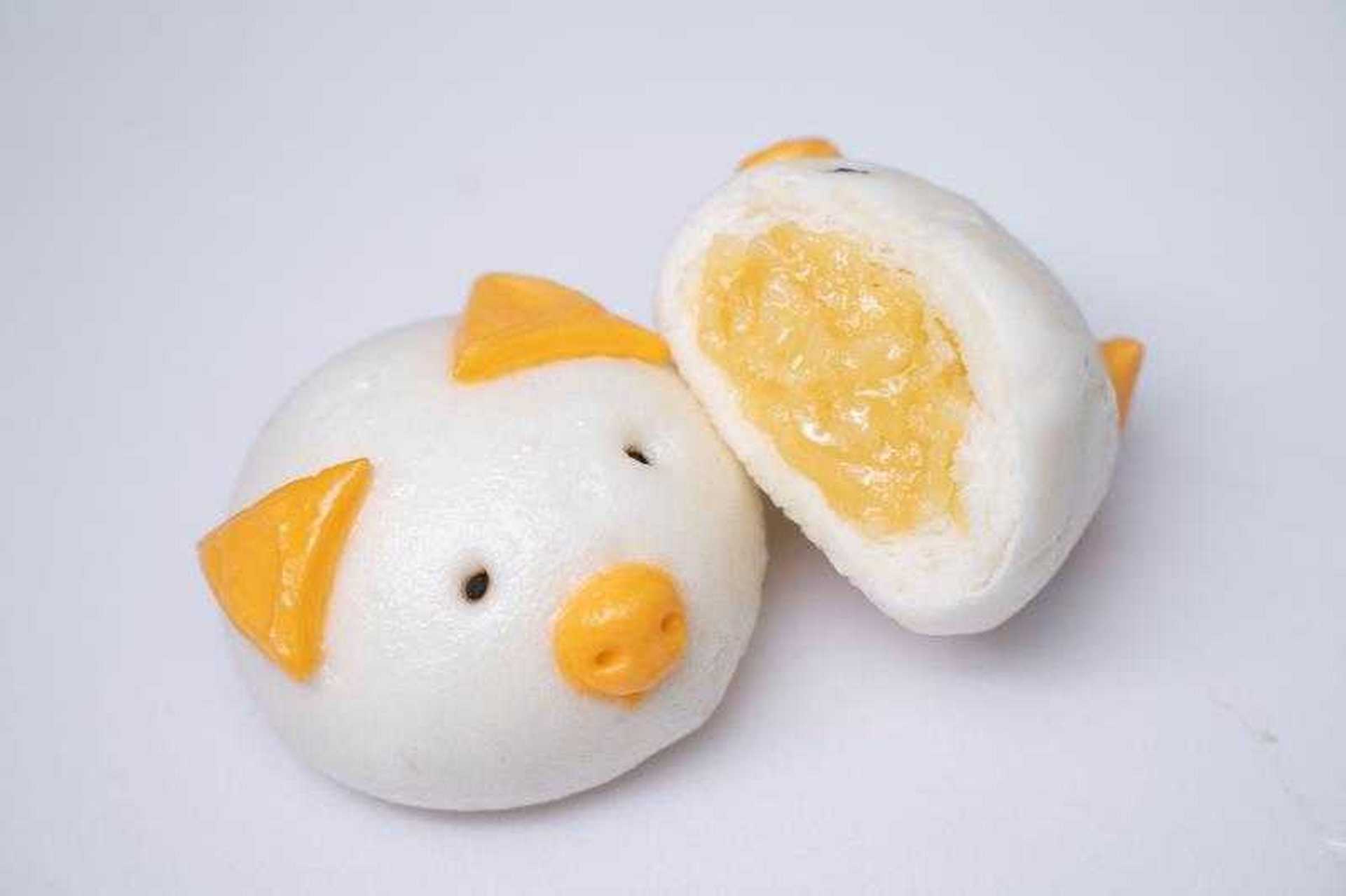 卡通象形猪仔包    猪仔包是一种港式包点,外观呈圆形,外形和猪仔相似