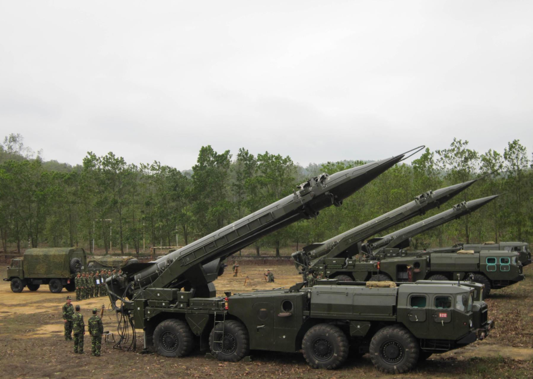 飞毛腿战术导弹发射车(9p117).