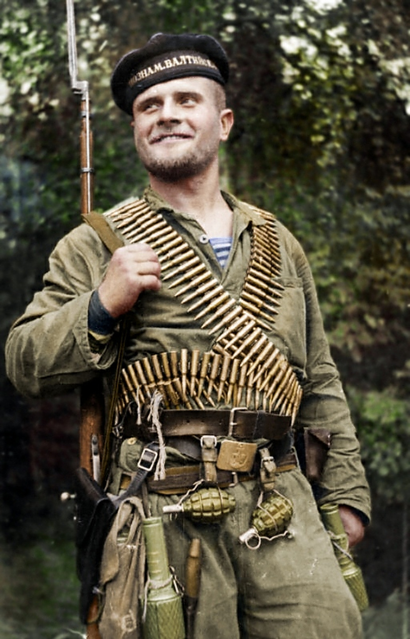 1944年,一名骄傲的苏联海魂衫精英"步兵".