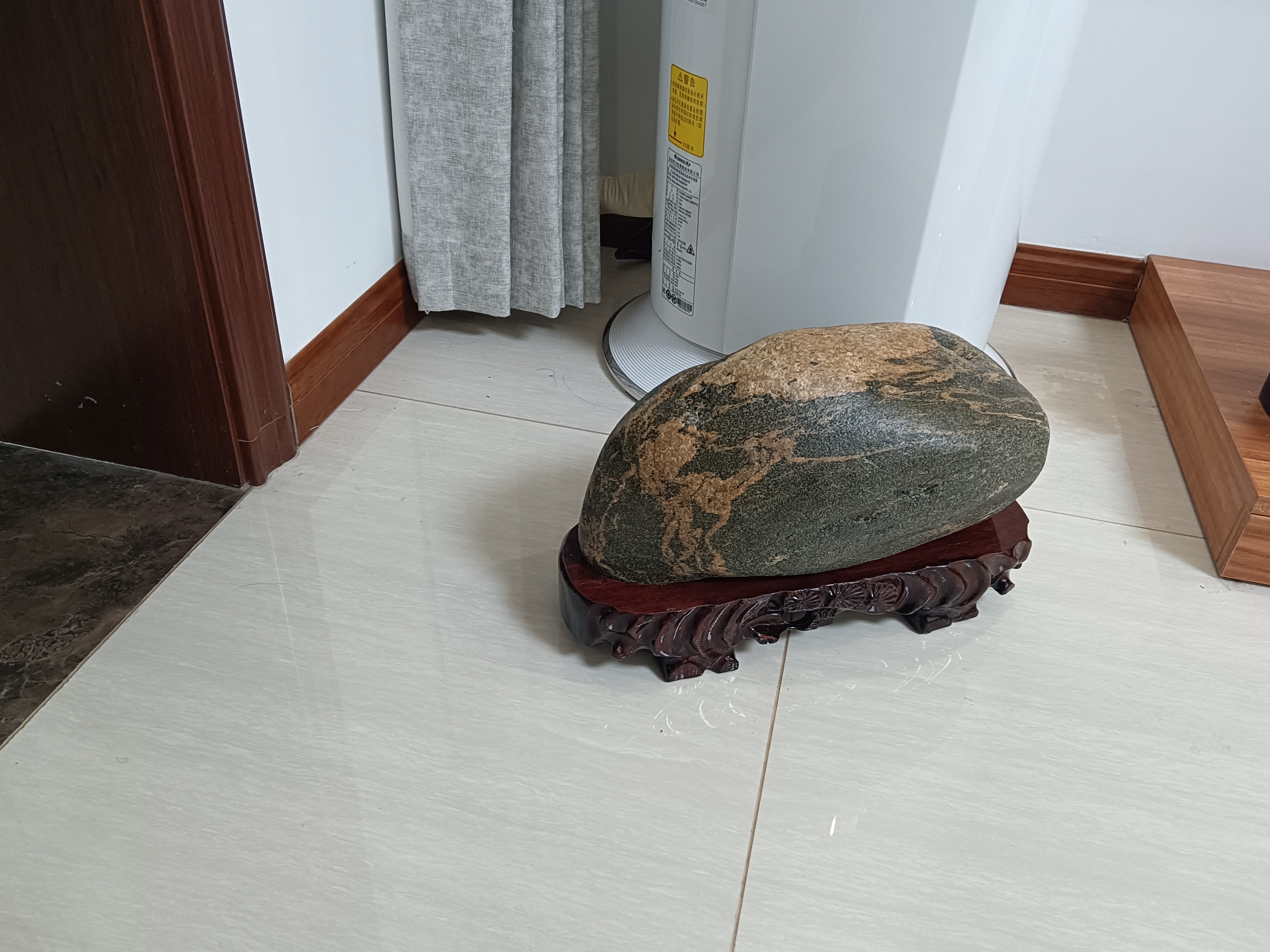 独特椭圆石头,尽显自然魅力!