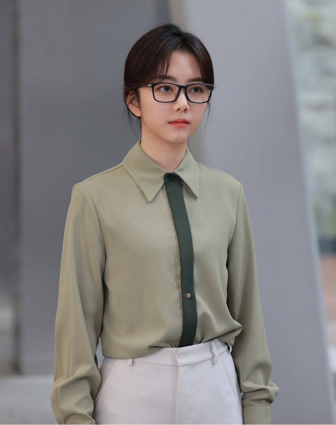 谭松韵,西装造型,知性优雅.