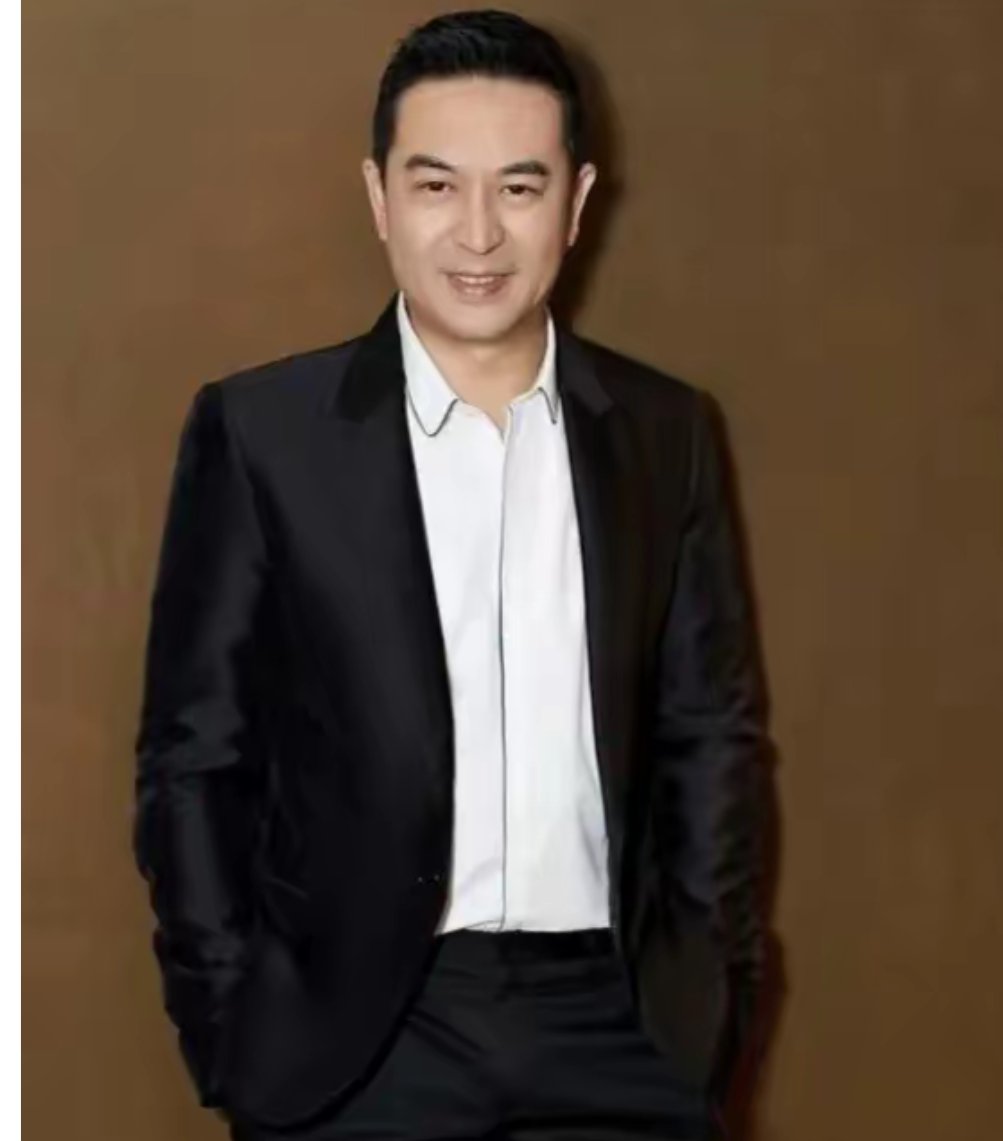 前妻杜珺出生于新疆阿勒泰地区,毕业于北京师范