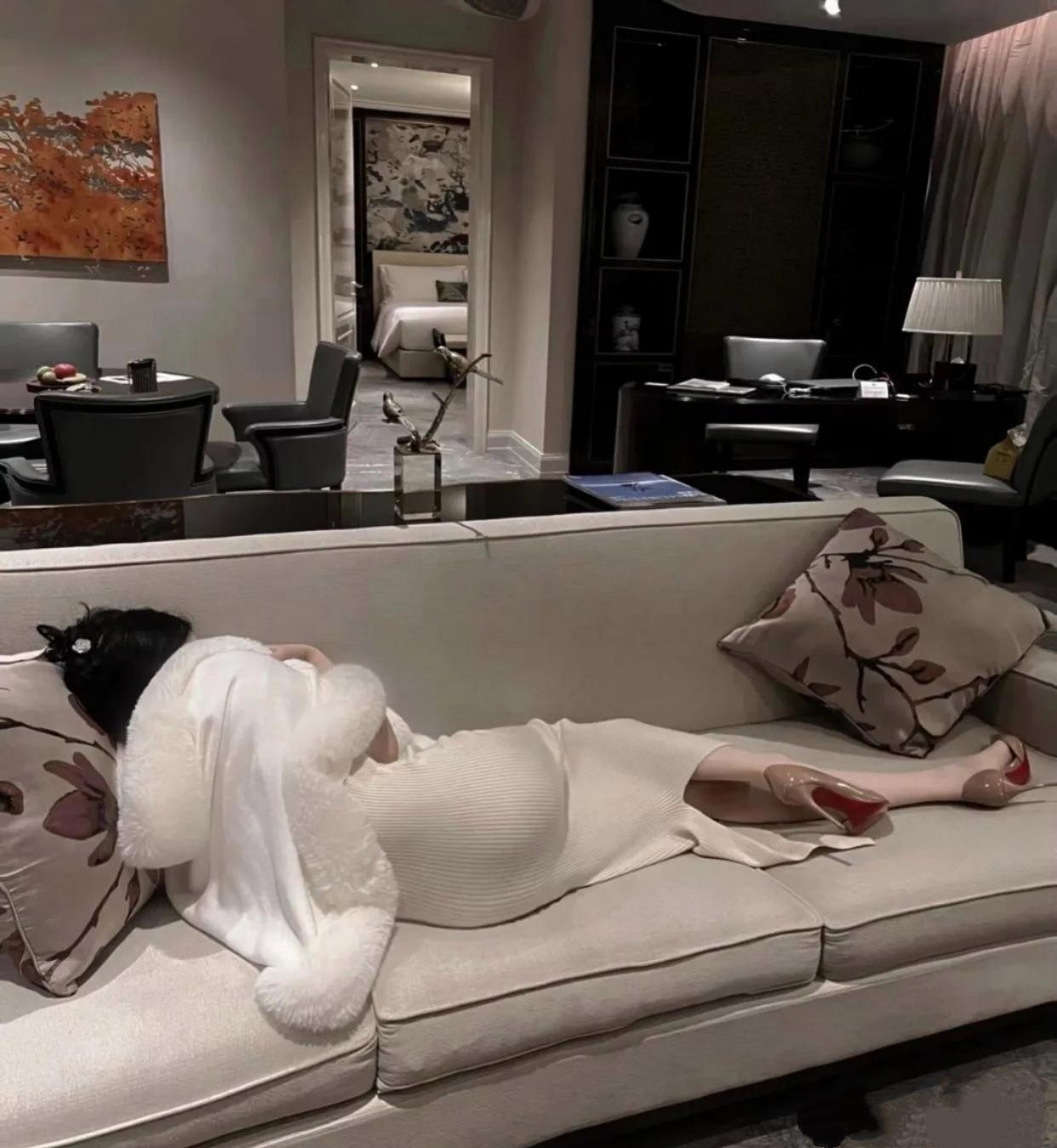 我家那位"大小姐",堪称当代"躺平大师"