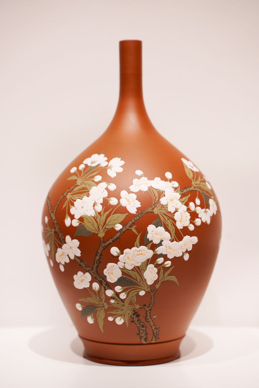 荣州彩陶,荣县土陶的一种,是荣县画家丁玉蝶以传统的泥绘和珐琅彩结合