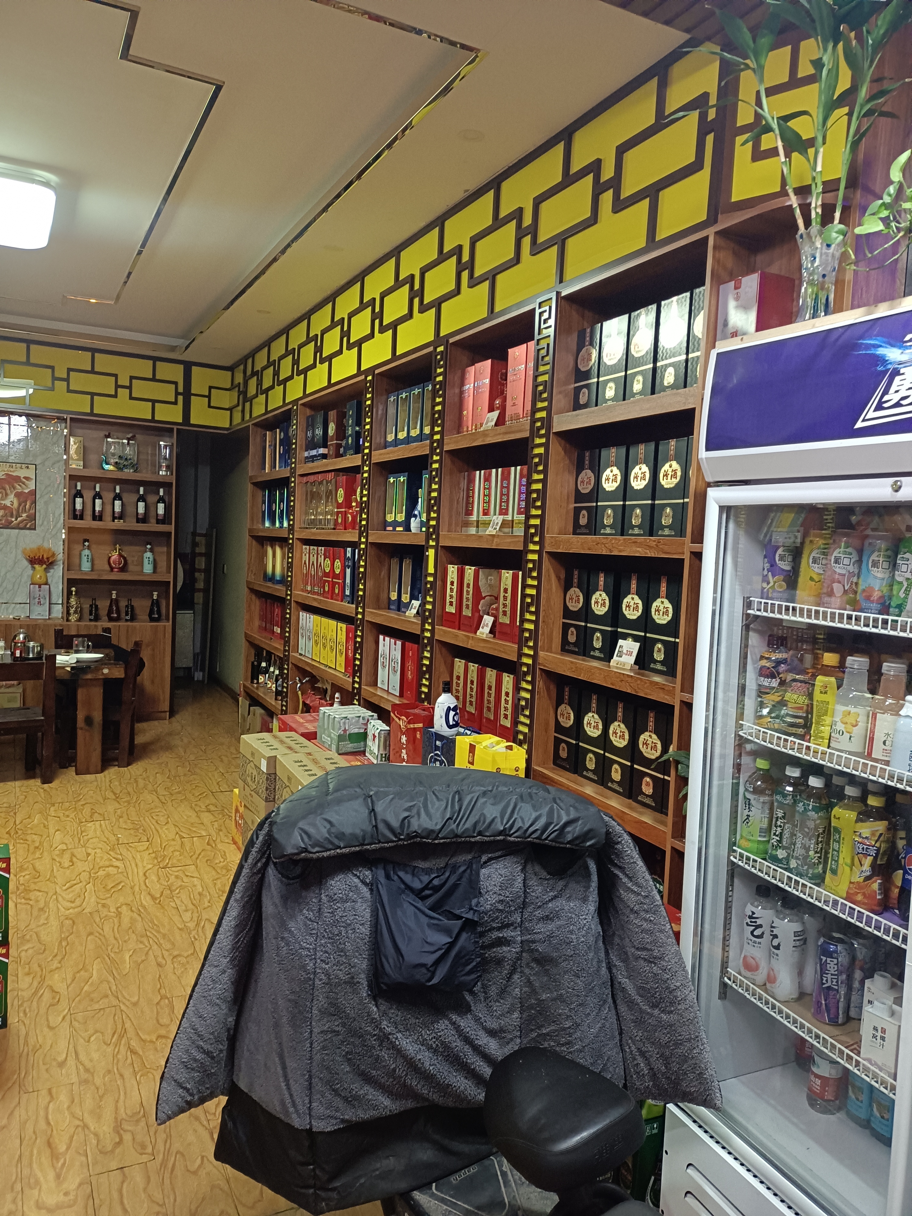 烟酒店转让,周边都是饭店,成熟小区