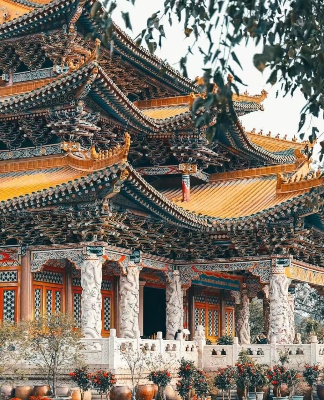 厦门小众寺庙|梅山寺人少景好巨出片 梅山寺始建于隋朝,在大雄宝殿内