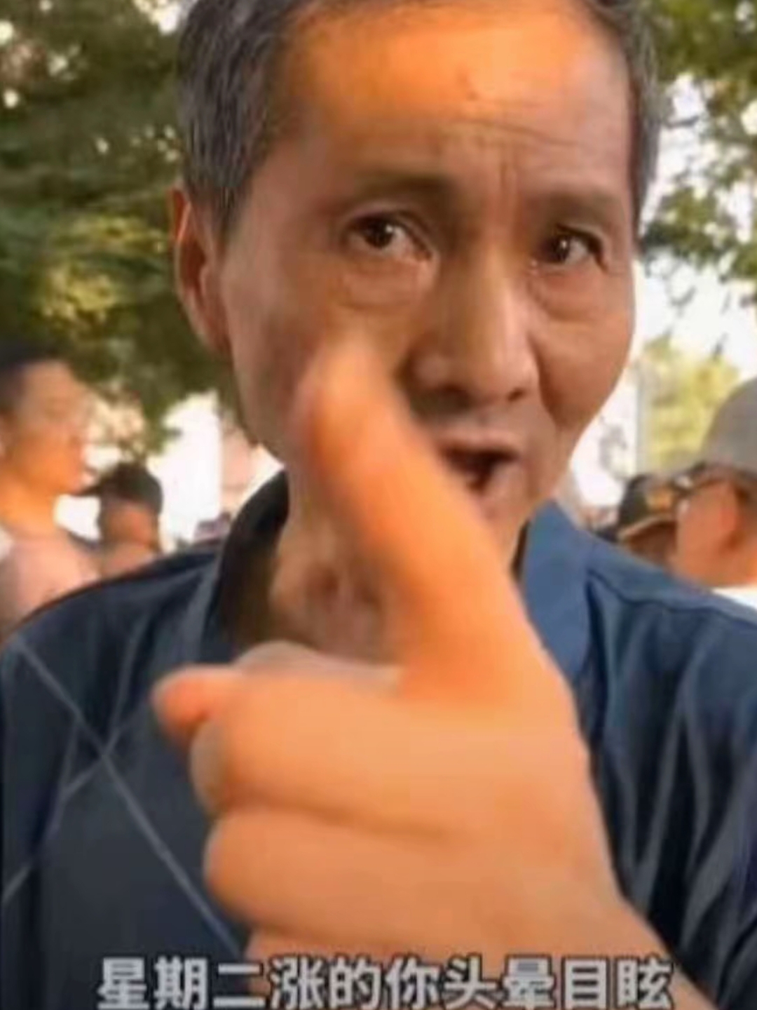 这一次牛市的吹哨人就是爷叔,他一直看多,什么年底涨4000点,什么明年