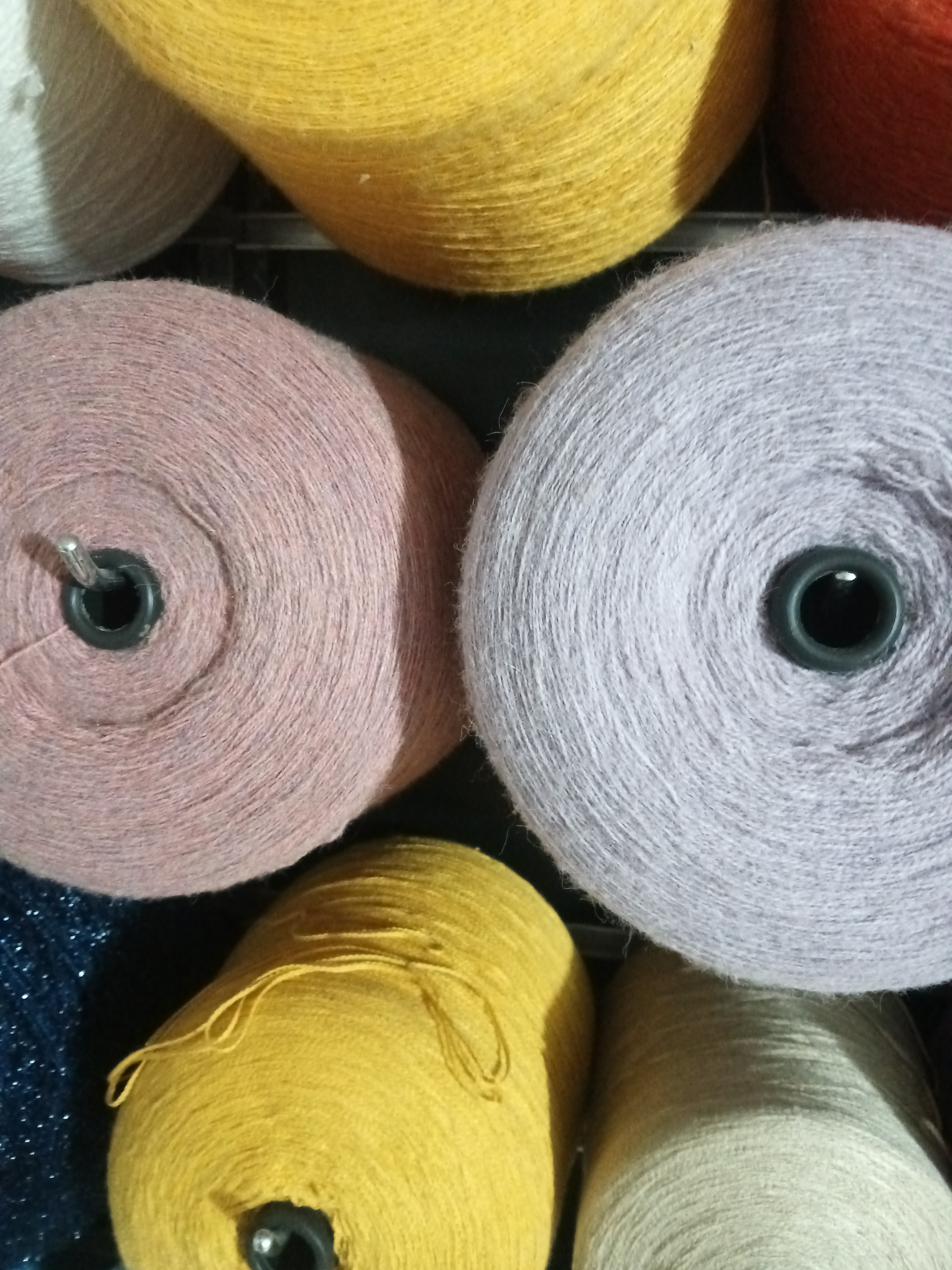 羊毛纱,氨纶丝,锦纶丝,涤纶丝,丙纶丝,针织布,制衣线,服装花边,织带