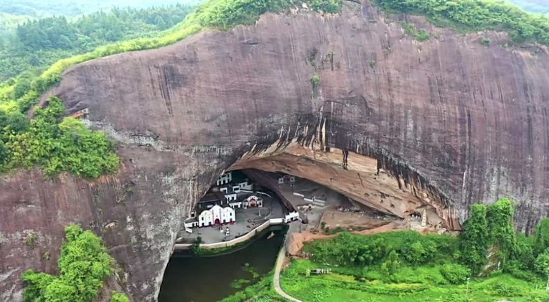 临沂艾山山洞图片