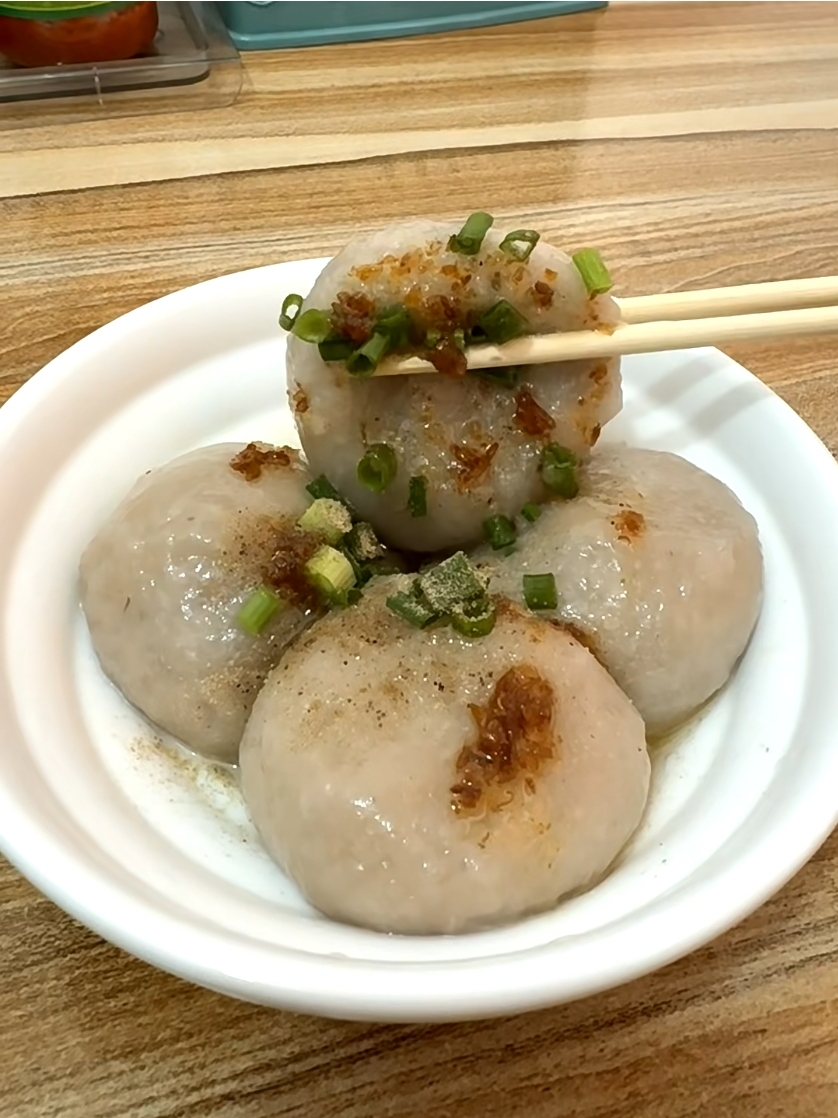 长汀叫芋子饺 :饺子皮是用鱼或芋奶蒸熟压碎加地瓜粉做的,皮很有韧劲.