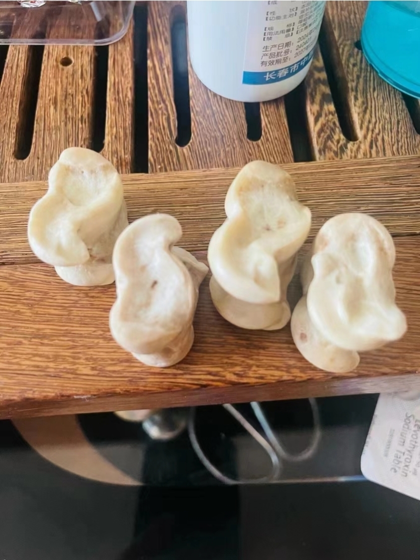 嘎拉哈,东北人小时候小女孩玩的,有羊嘎拉哈和猪嘎拉哈!