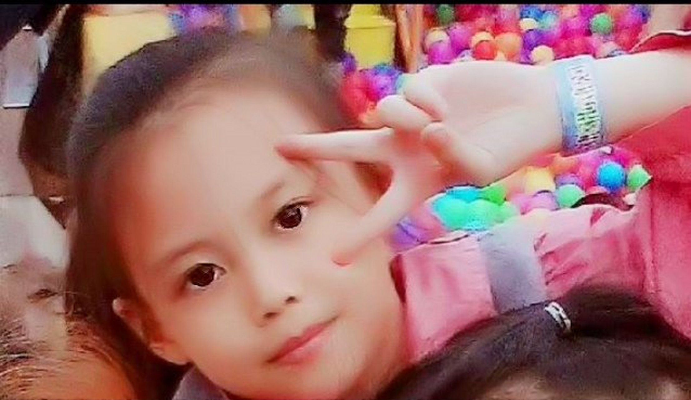 这是我堂妹,我觉得她好像宋小睿.[笑哭][笑哭]