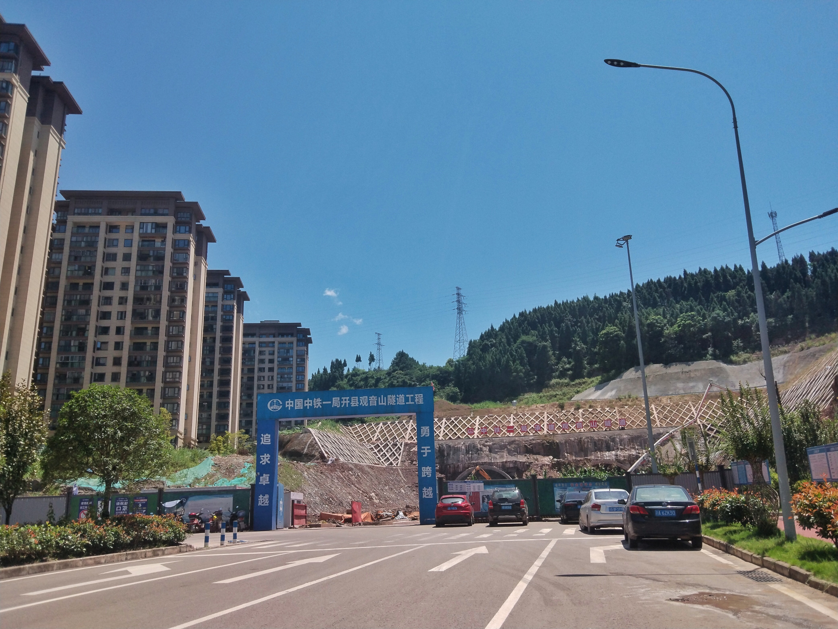 可以看到,观音山隧道城区这边还没有贯通,正在掘进中.