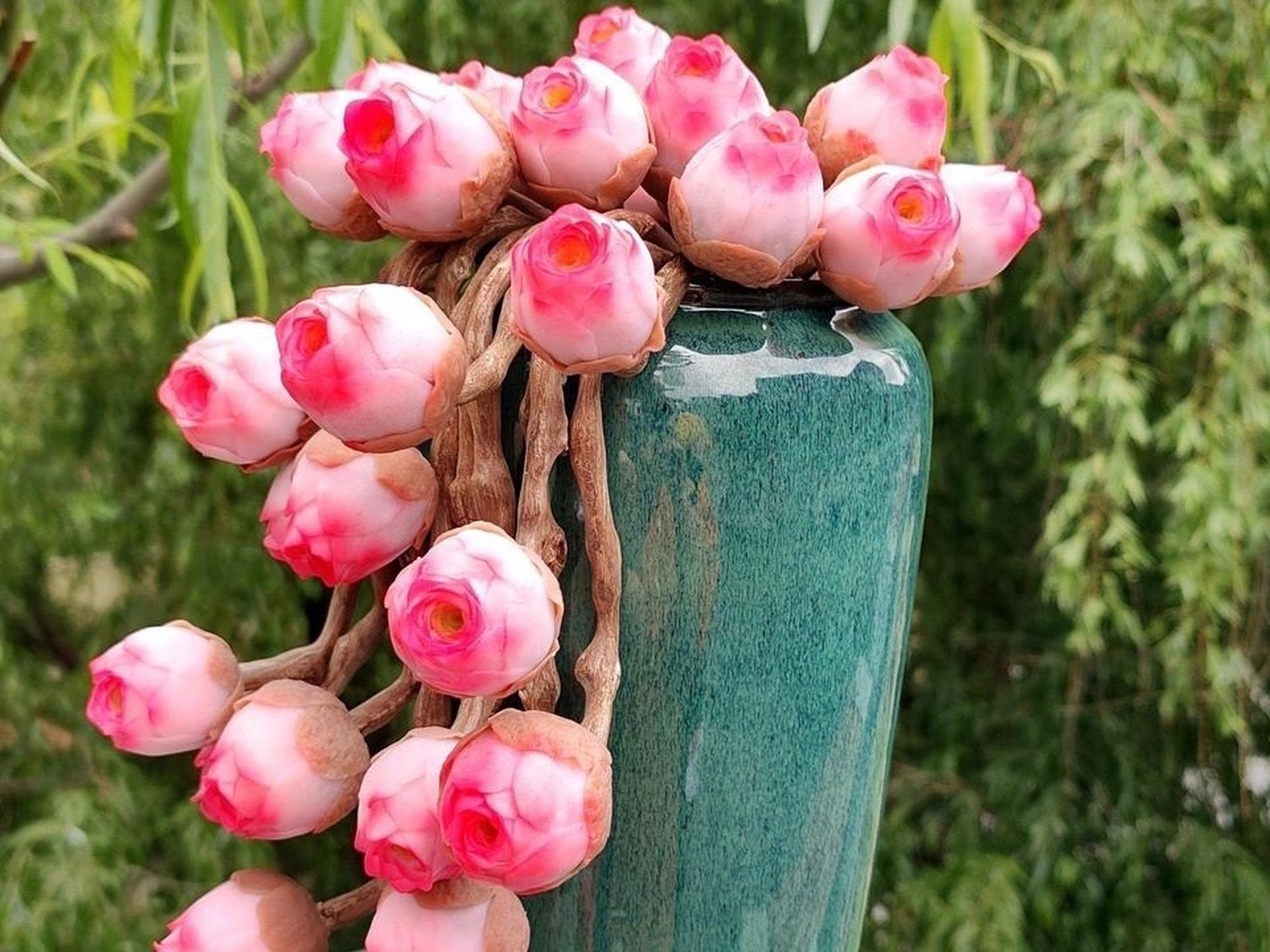 原来是假的啊,一盆永不凋谢的玫瑰花,真美