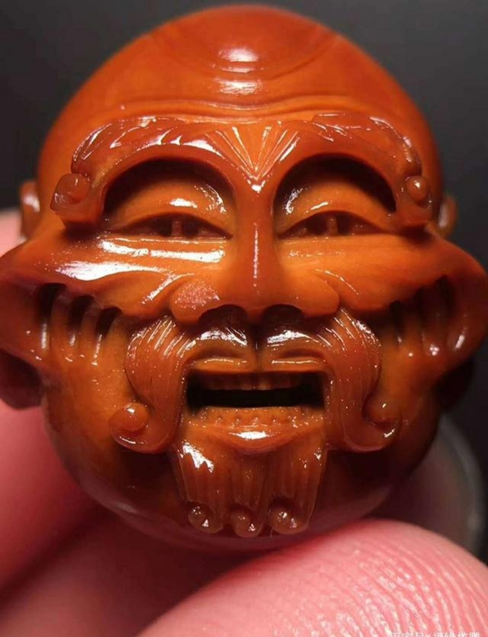 文玩橄榄核之殷派之美 #文玩#  殷根福:清末核雕工艺家.