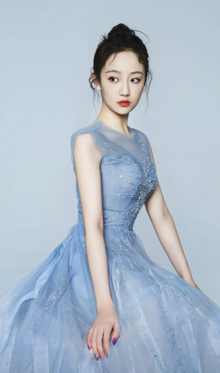 吴佳怡是一位非常出色的演员,她在表演方面的天赋和才华备受认可