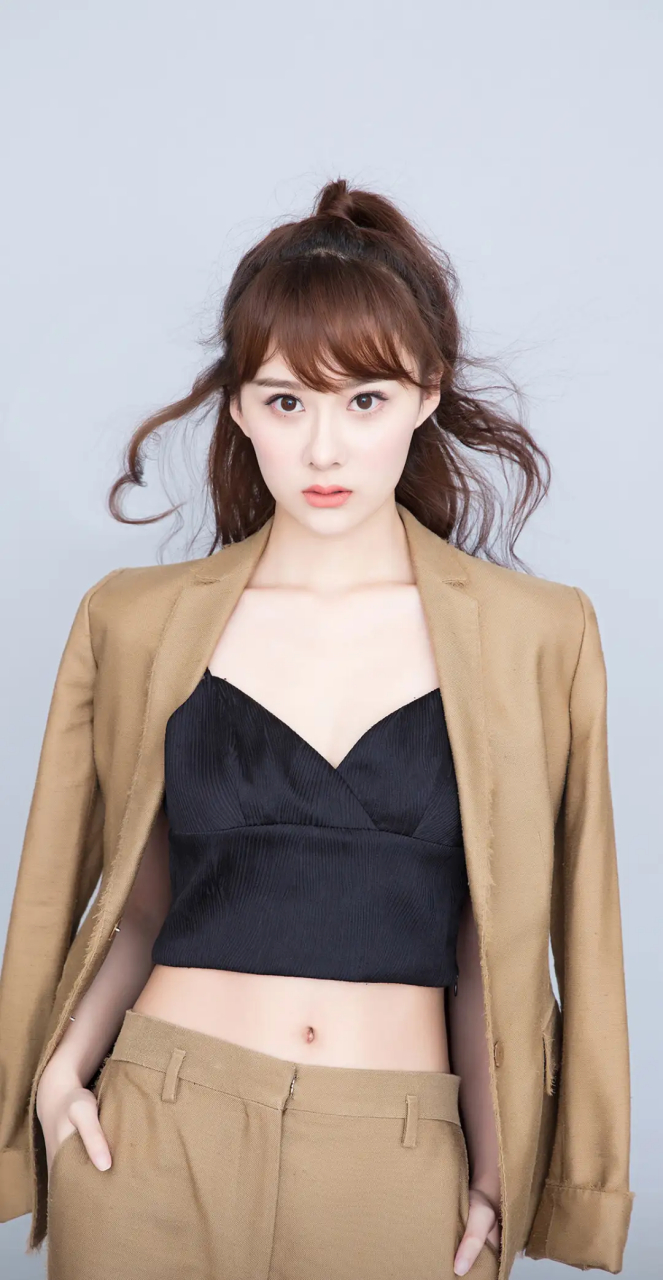 曹曦月确实是一个很会穿衣服的女孩.