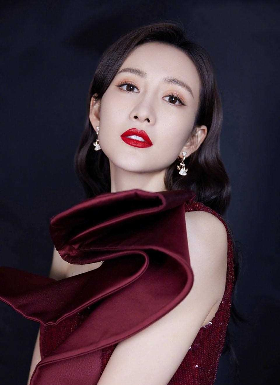 王鸥是一位非常出色的女明星,她的演技和颜值都备受赞赏.