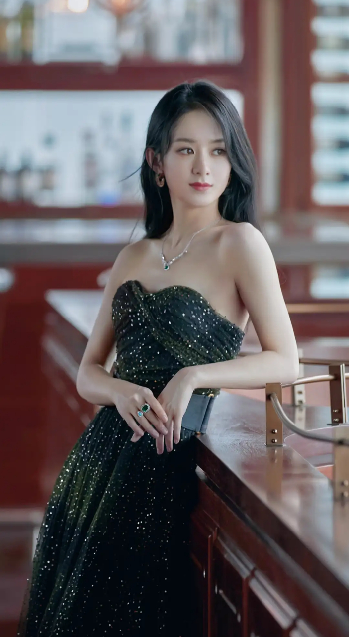 赵丽颖的美和成功不仅体现在她的外表,还体现在她的形象塑造和时尚