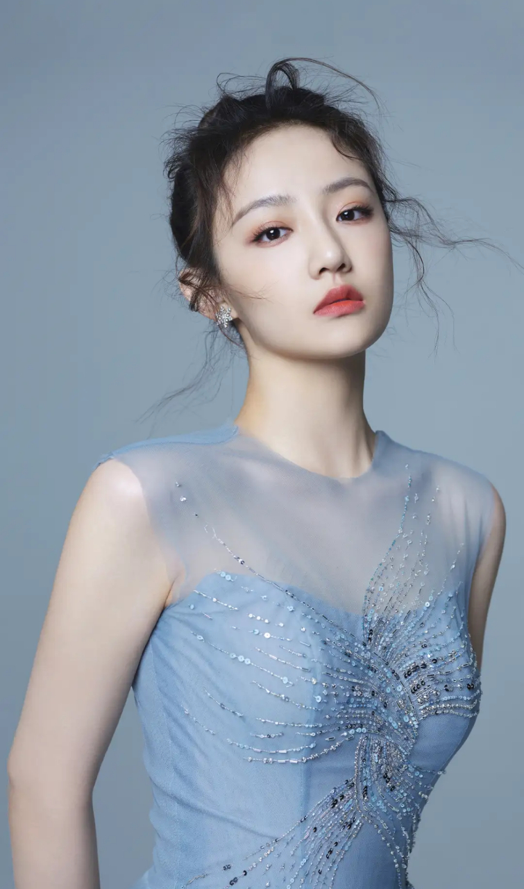 吴佳怡是一位非常出色的演员,她在表演方面的天赋和才华备受认可