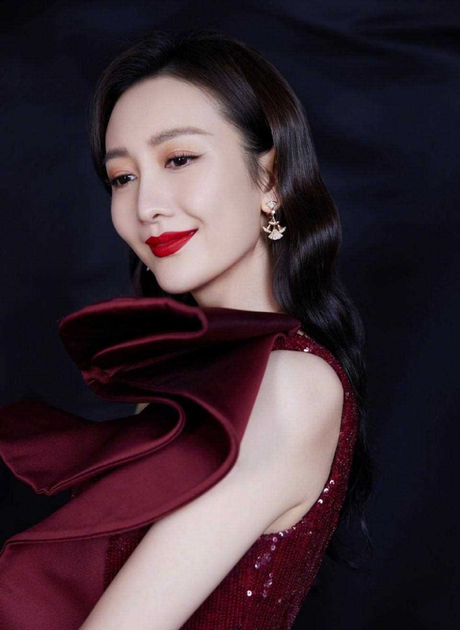 王鸥是一位非常出色的女明星,她的演技和颜值都备受赞赏.